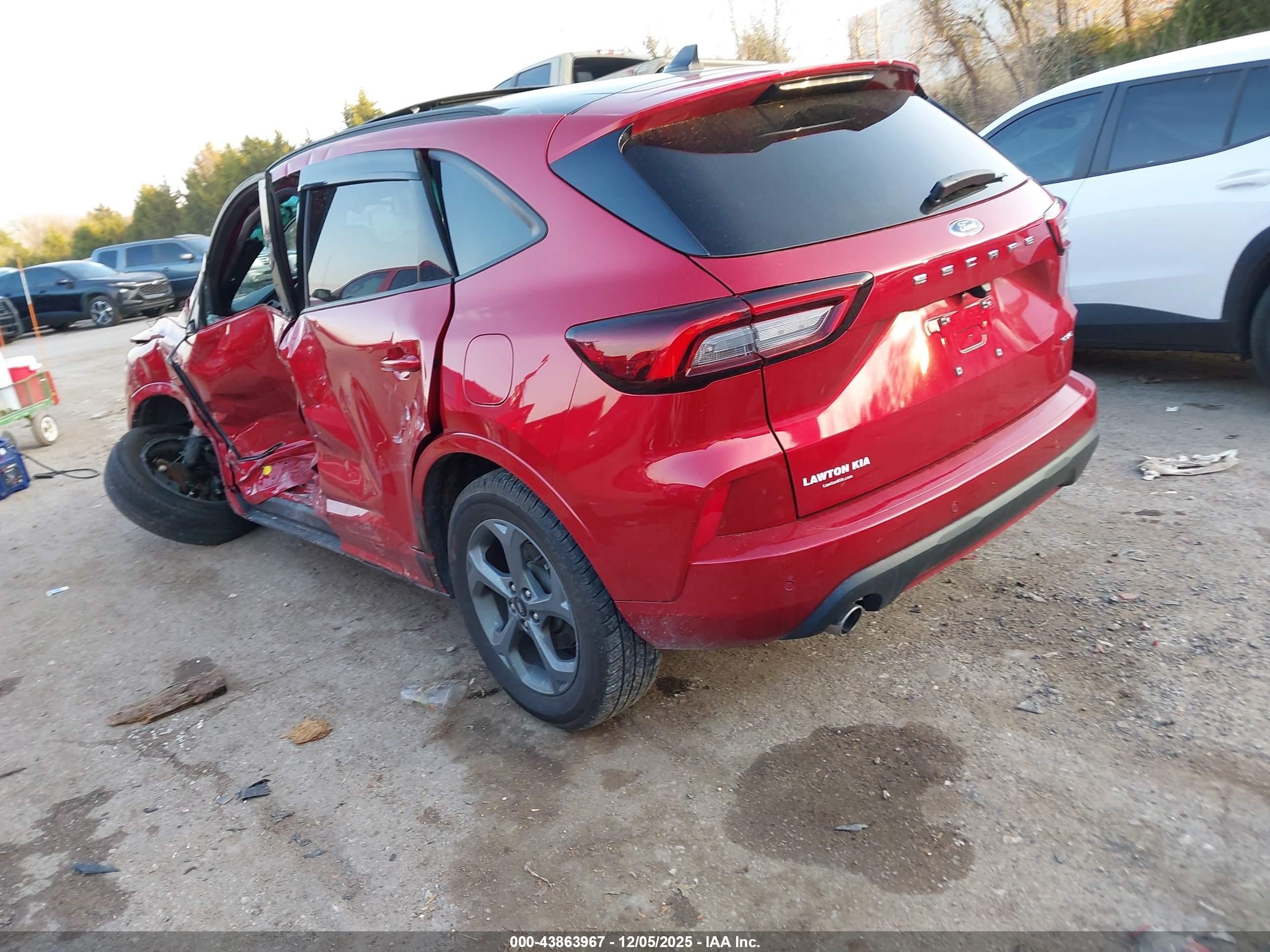 FORD ESCAPE image 3