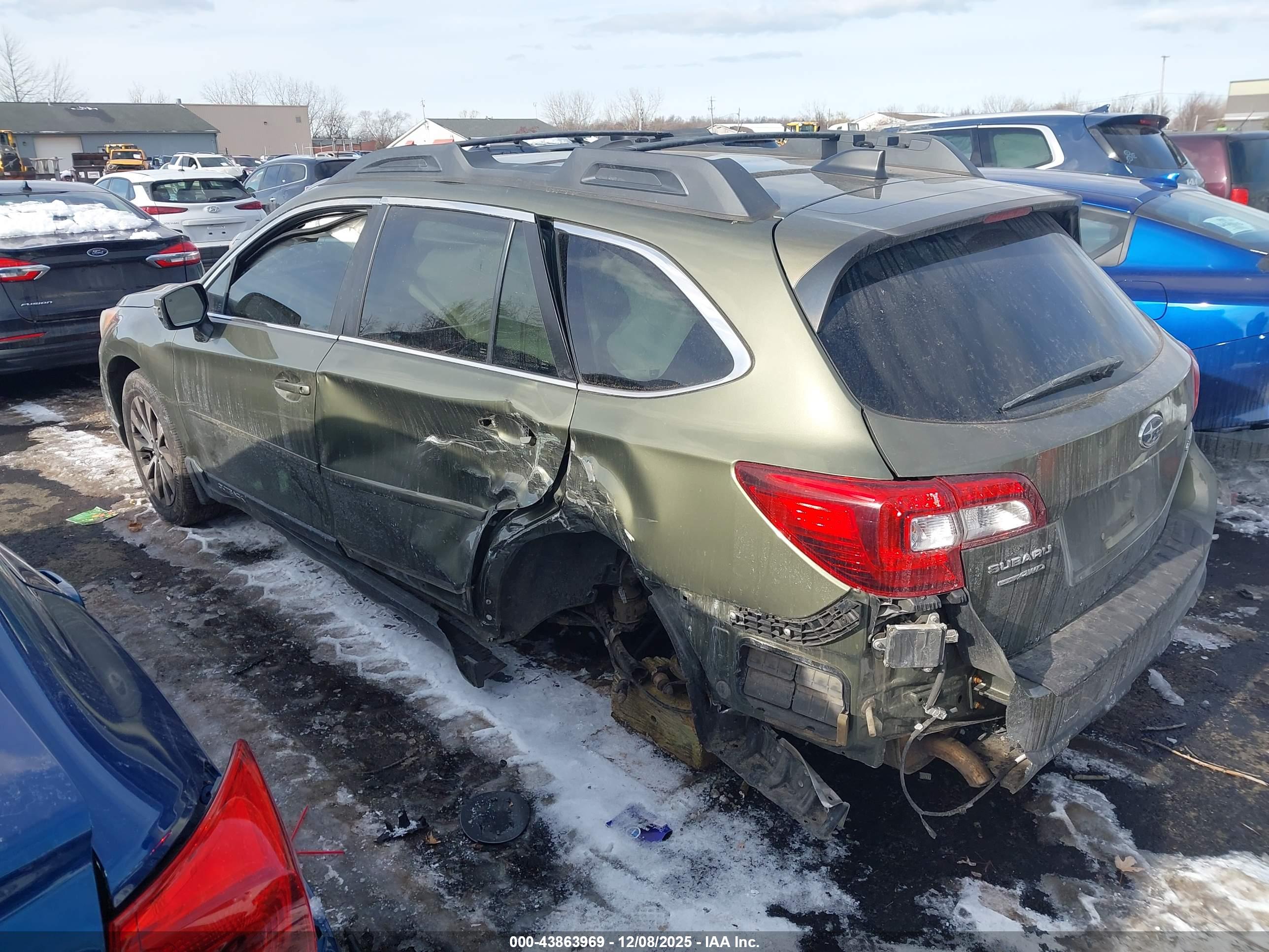 SUBARU OUTBACK image 3