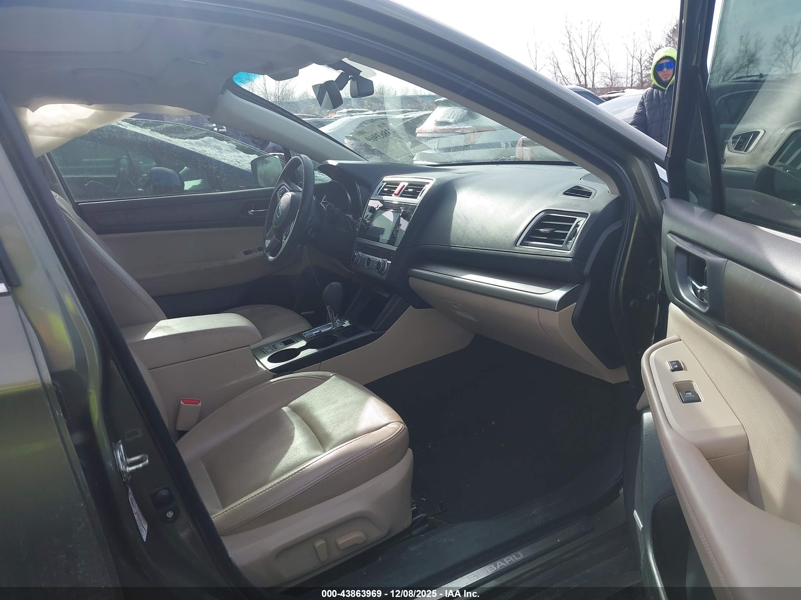 SUBARU OUTBACK image 5