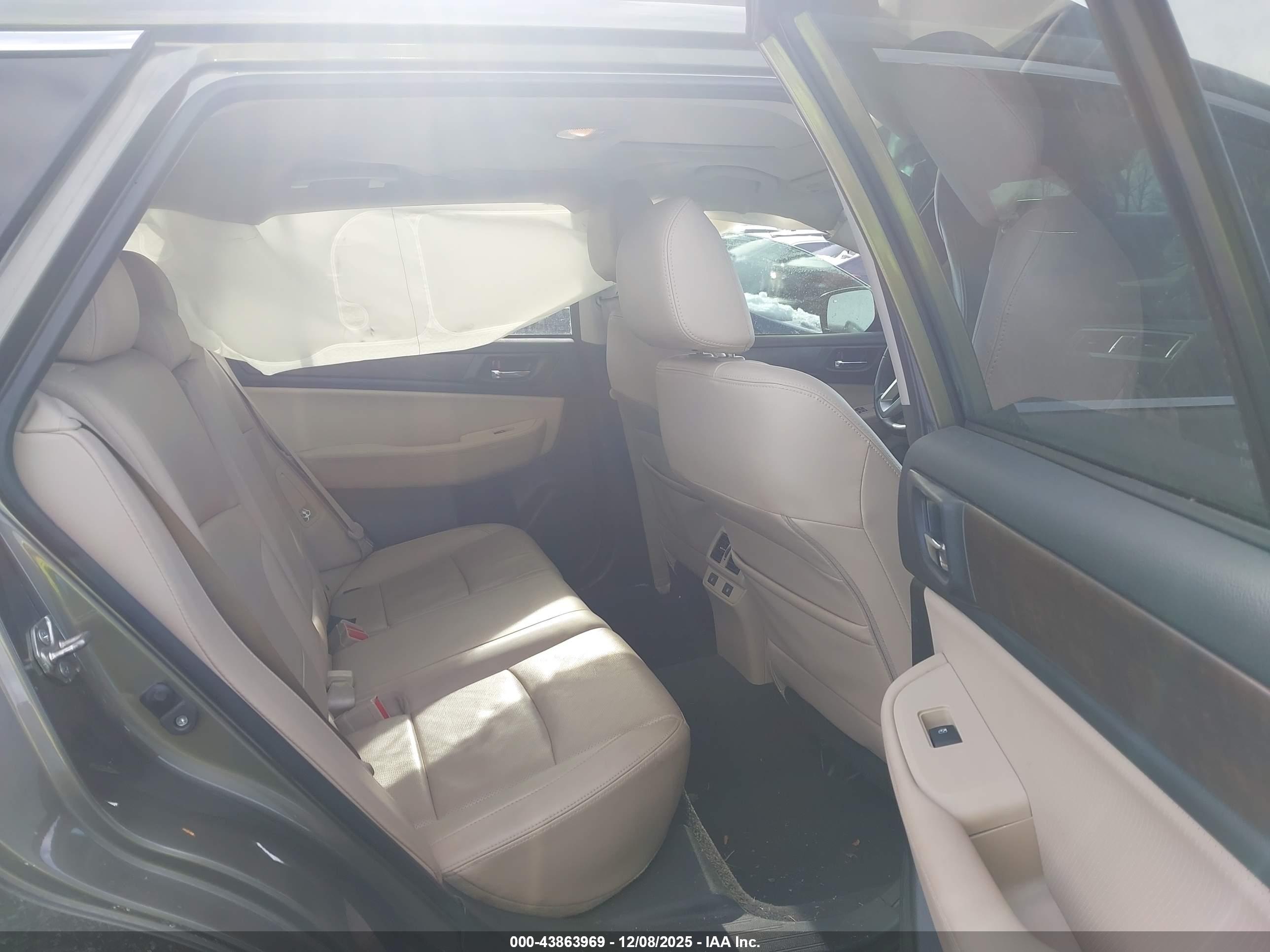 SUBARU OUTBACK image 8