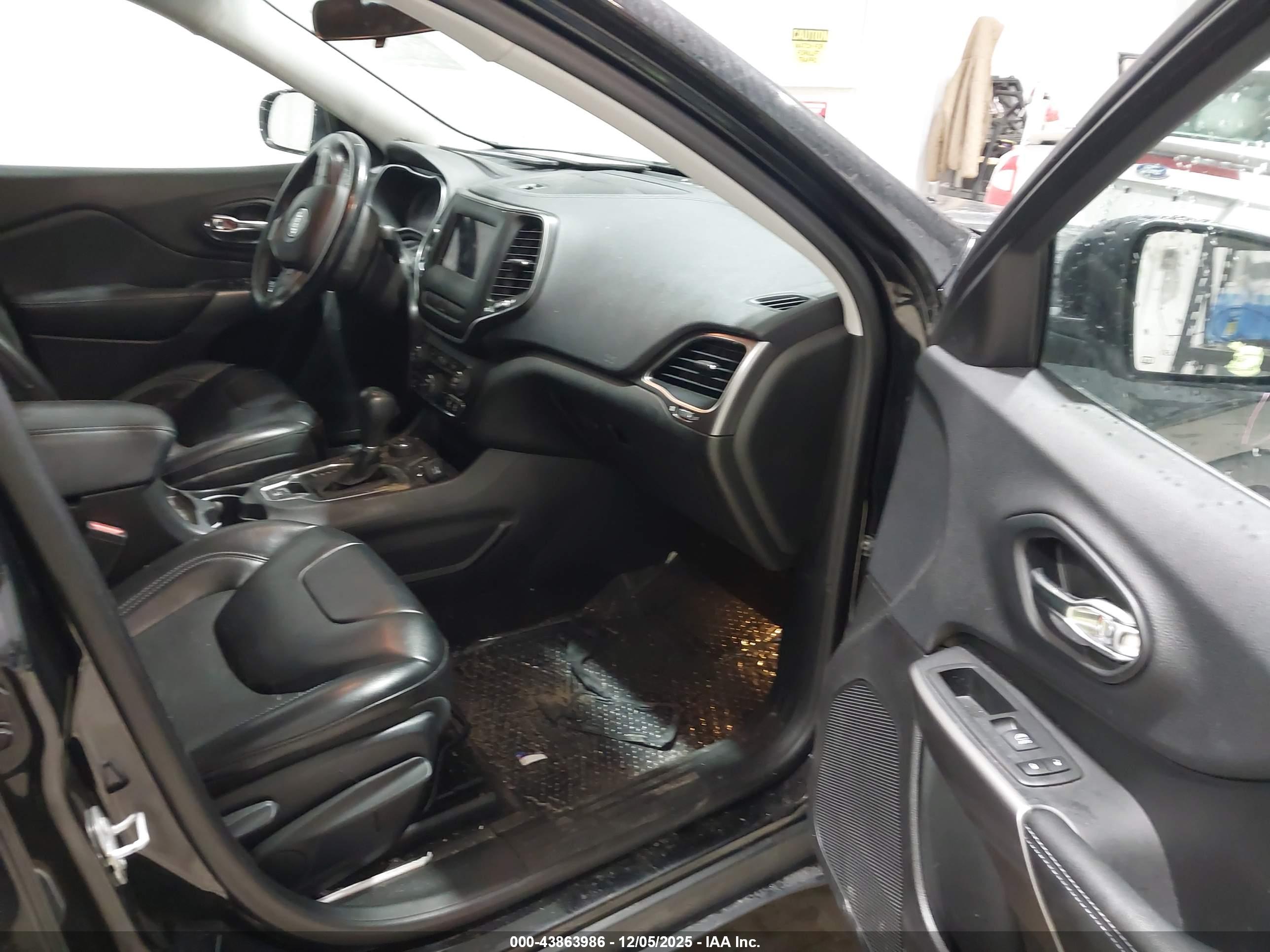 JEEP CHEROKEE image 5