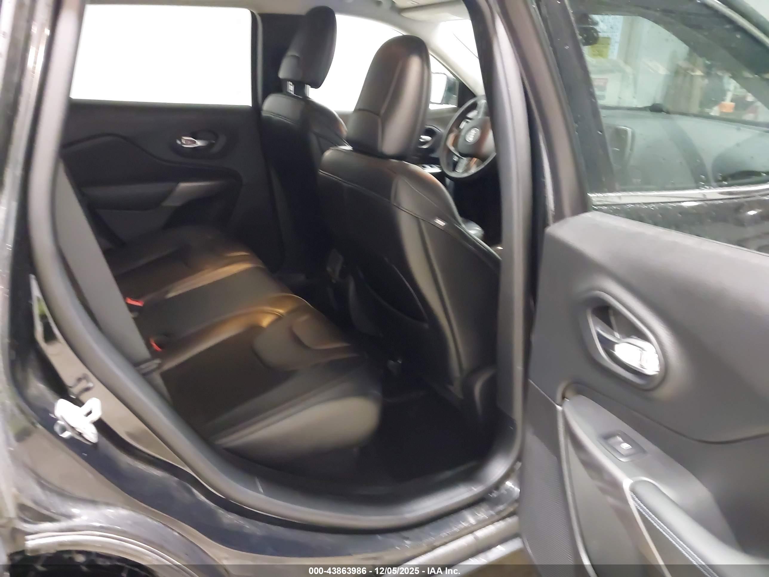 JEEP CHEROKEE image 8