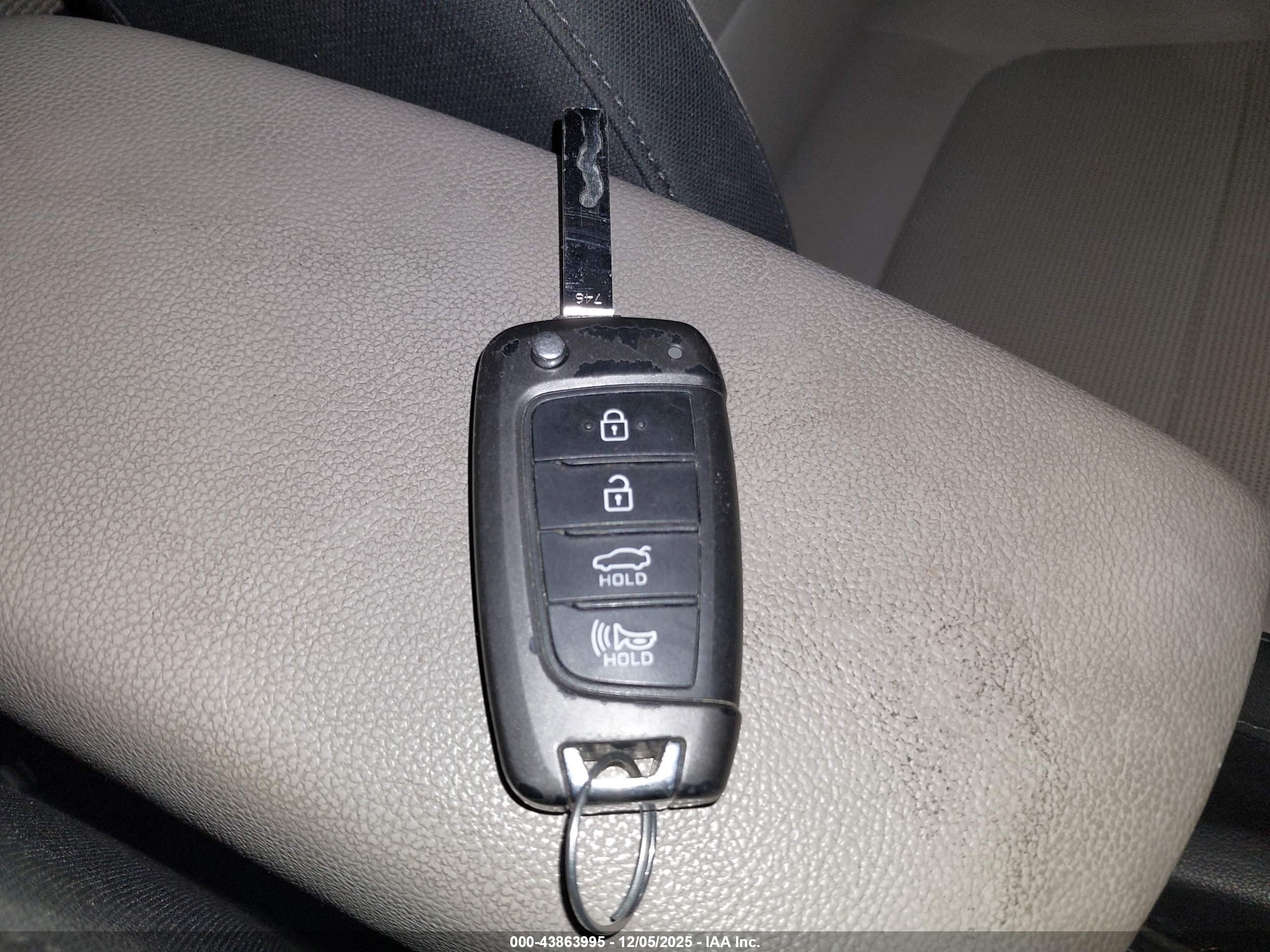 HYUNDAI ACCENT image 11