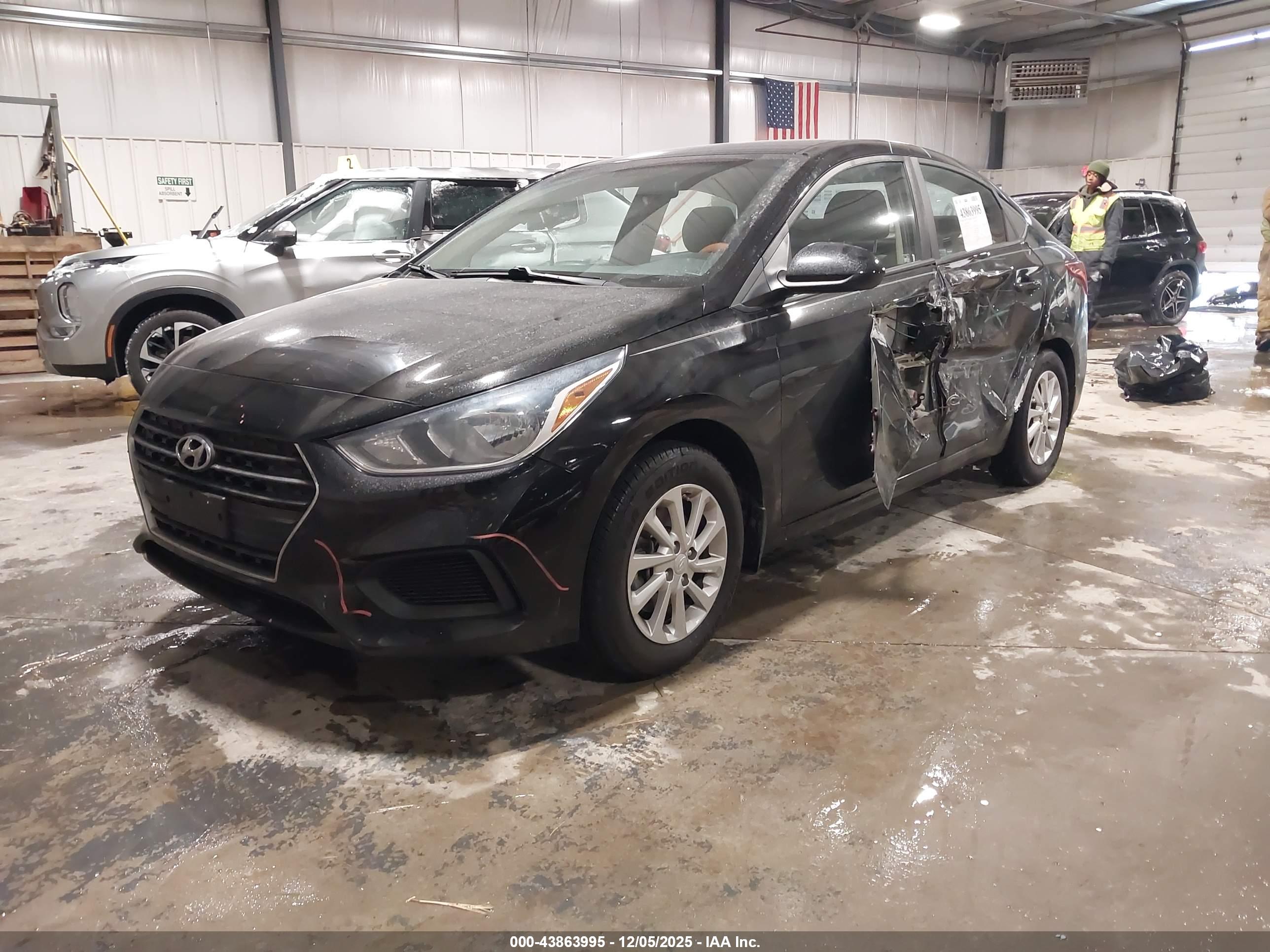 HYUNDAI ACCENT image 2