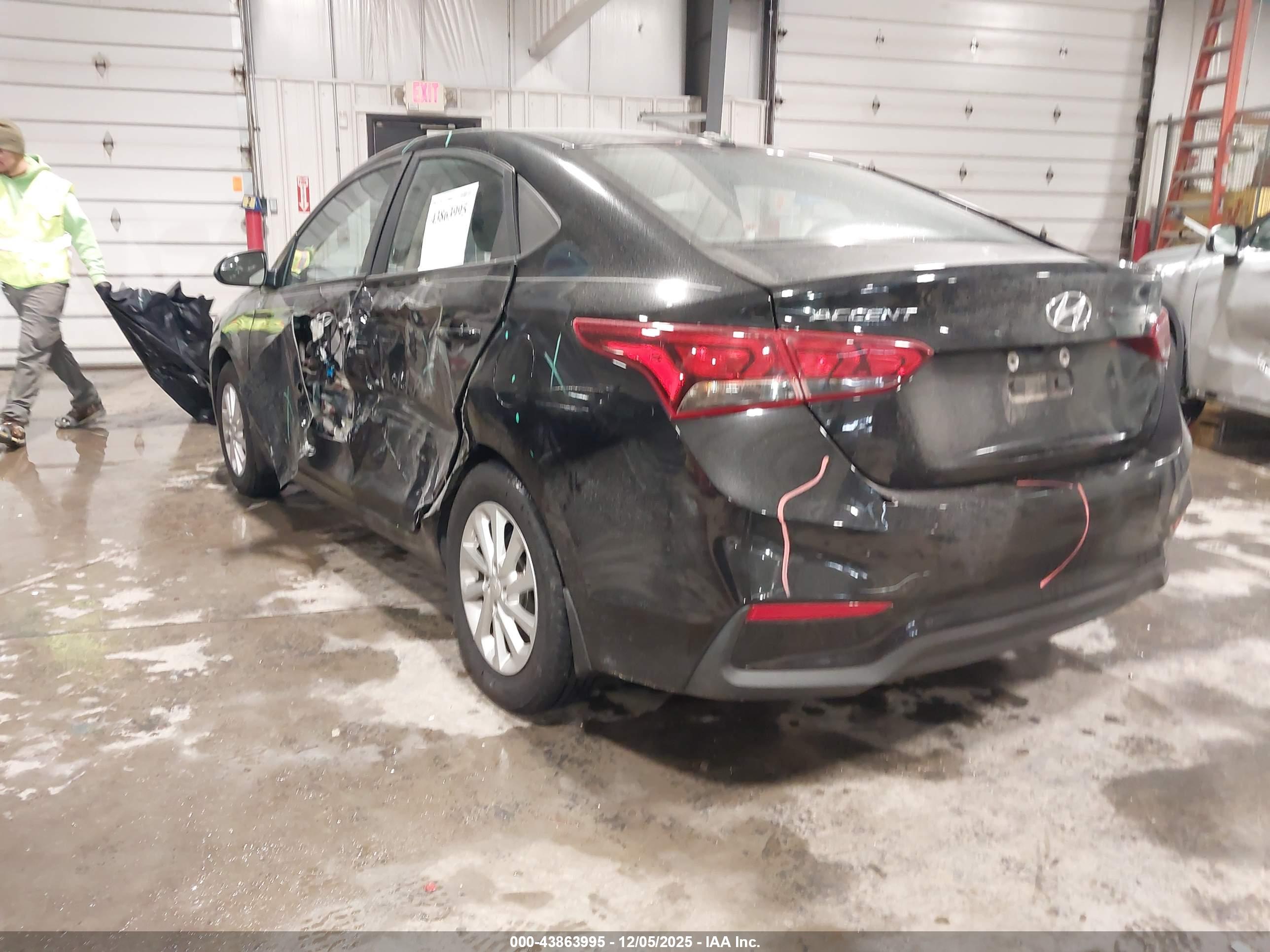 HYUNDAI ACCENT image 3