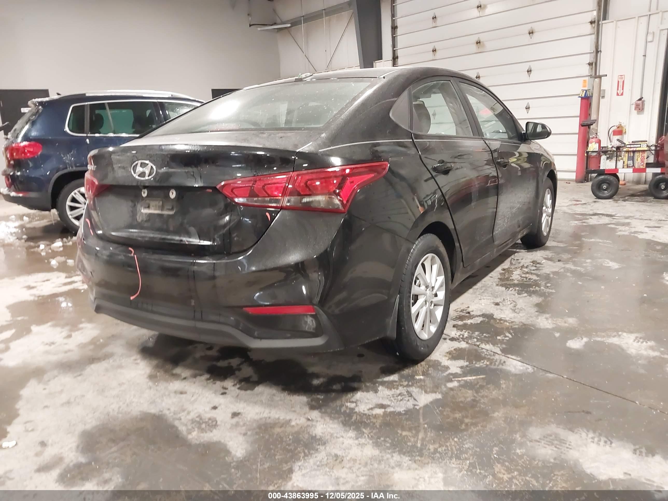 HYUNDAI ACCENT image 4