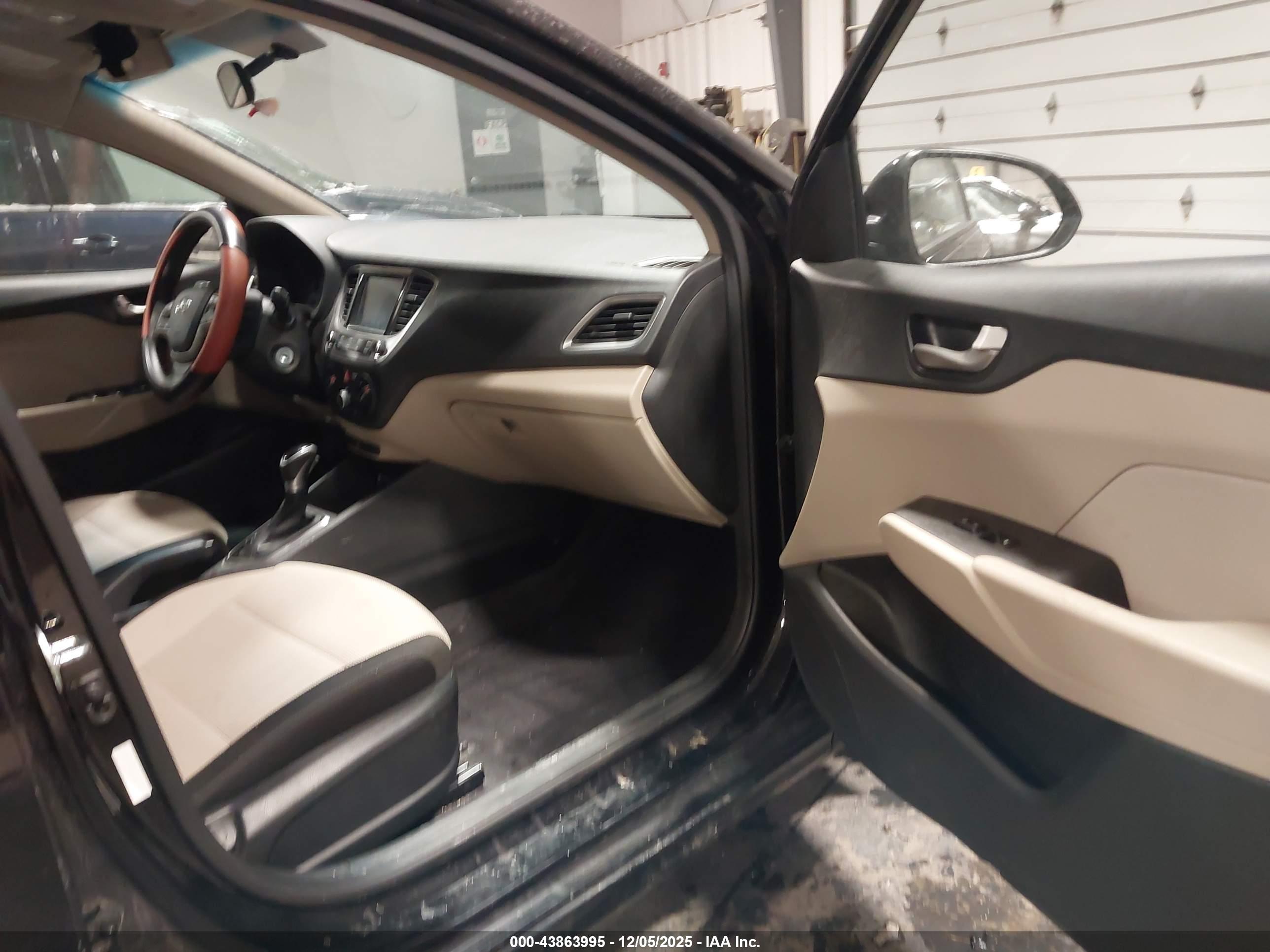 HYUNDAI ACCENT image 5