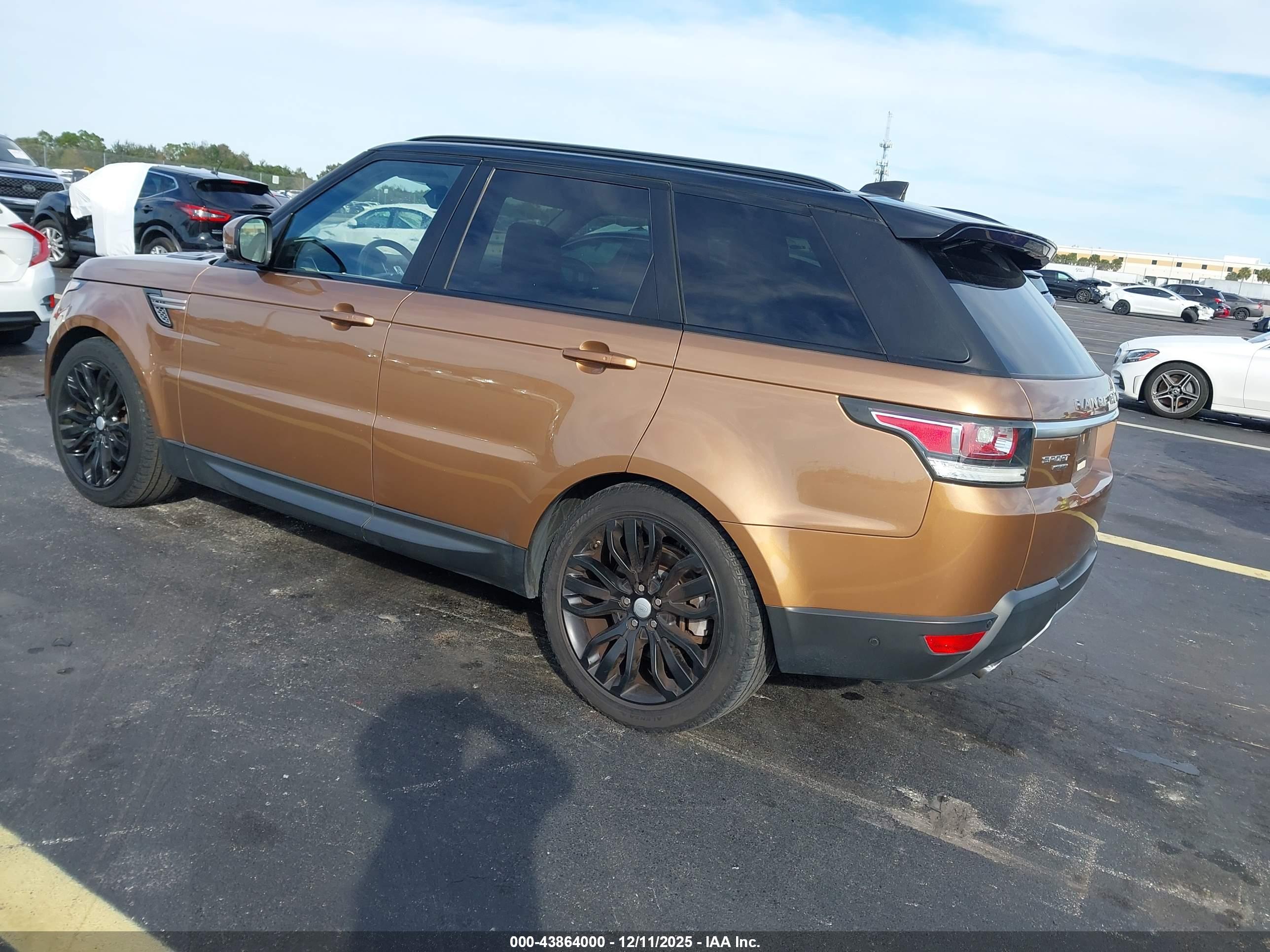 LAND ROVER image 3