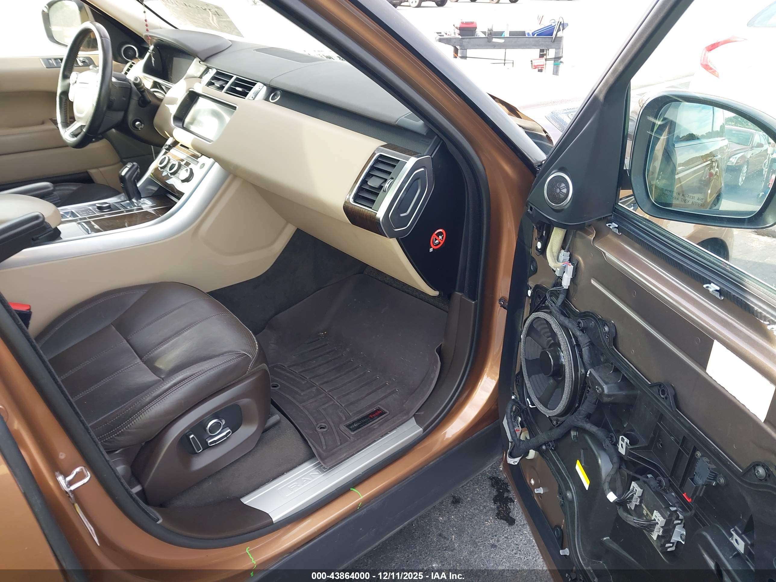 LAND ROVER image 5