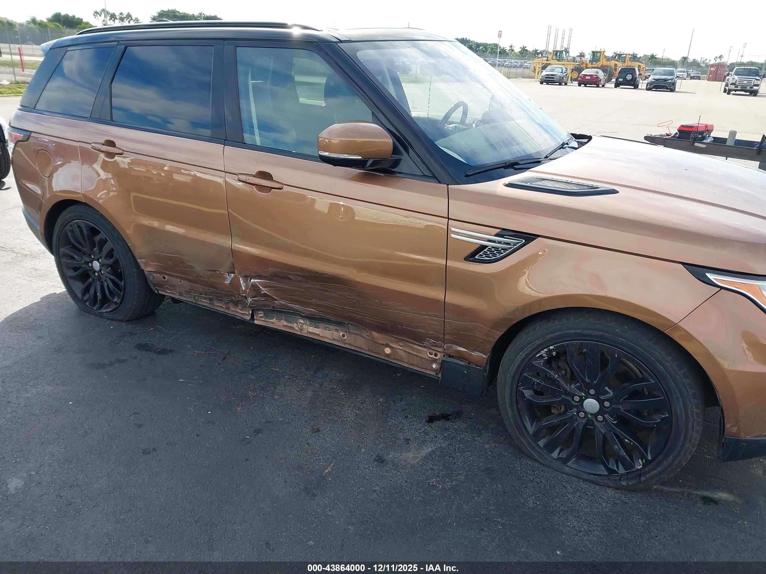 LAND ROVER image 6
