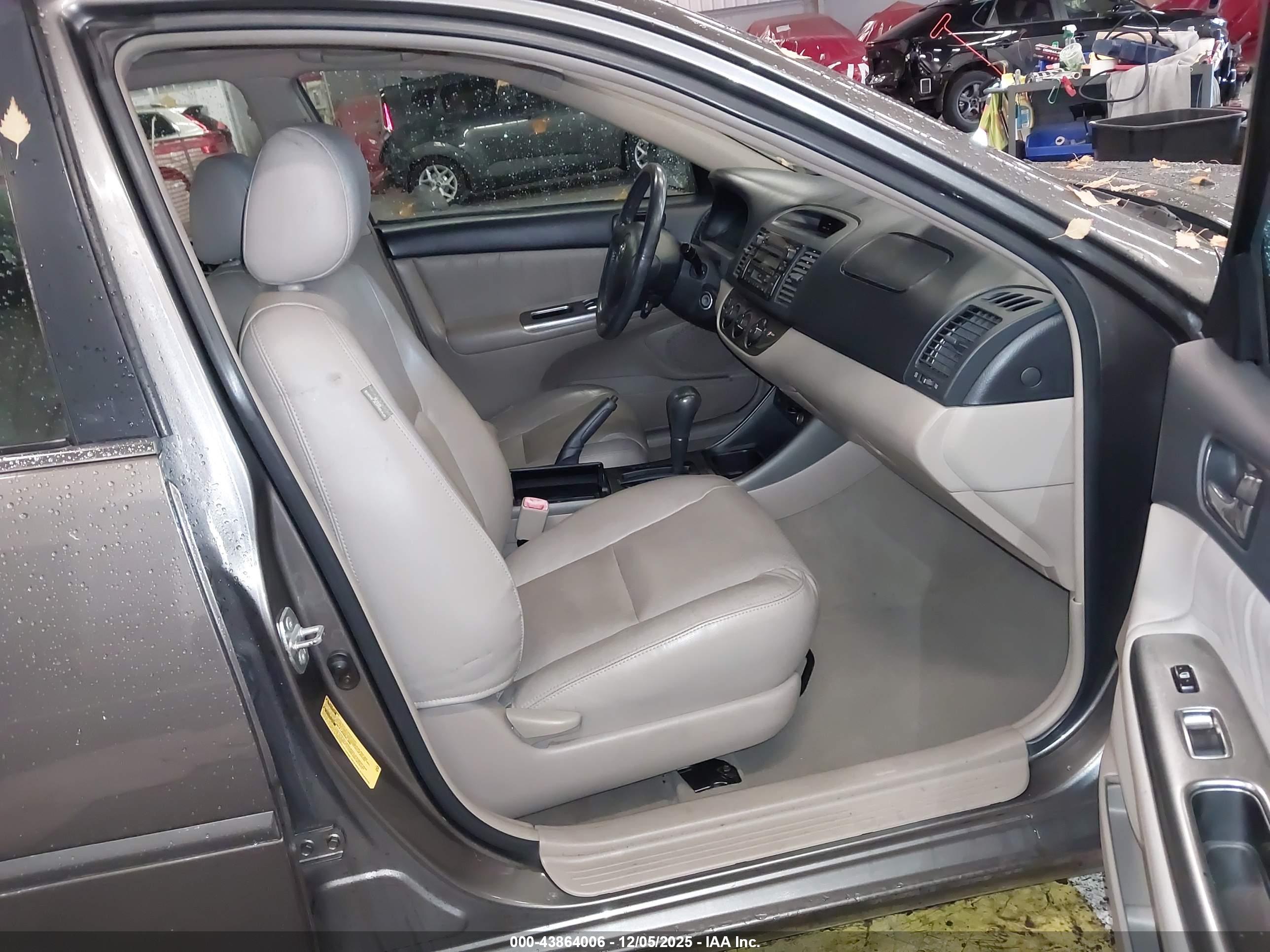 TOYOTA CAMRY image 5
