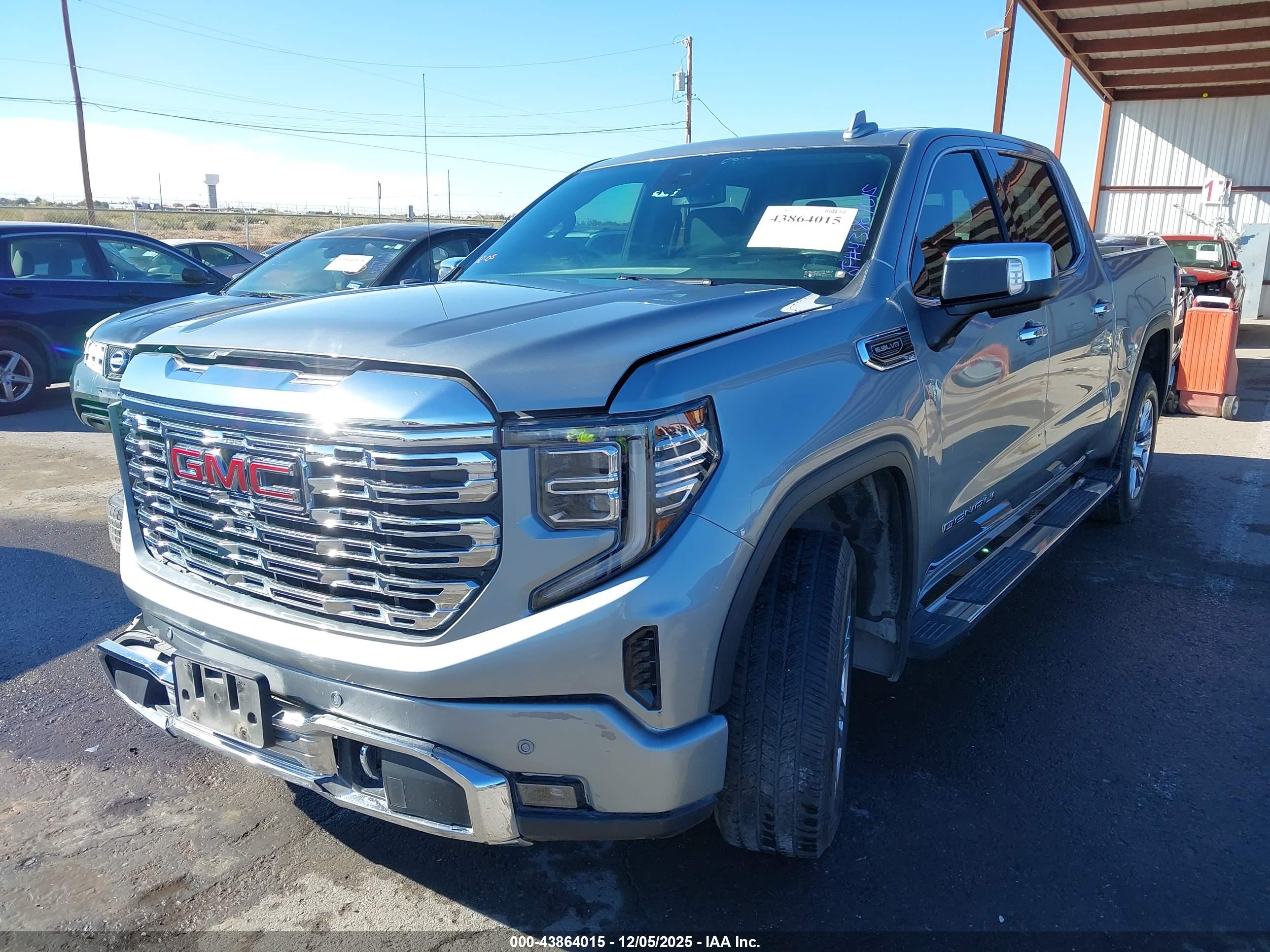 GMC SIERRA image 2