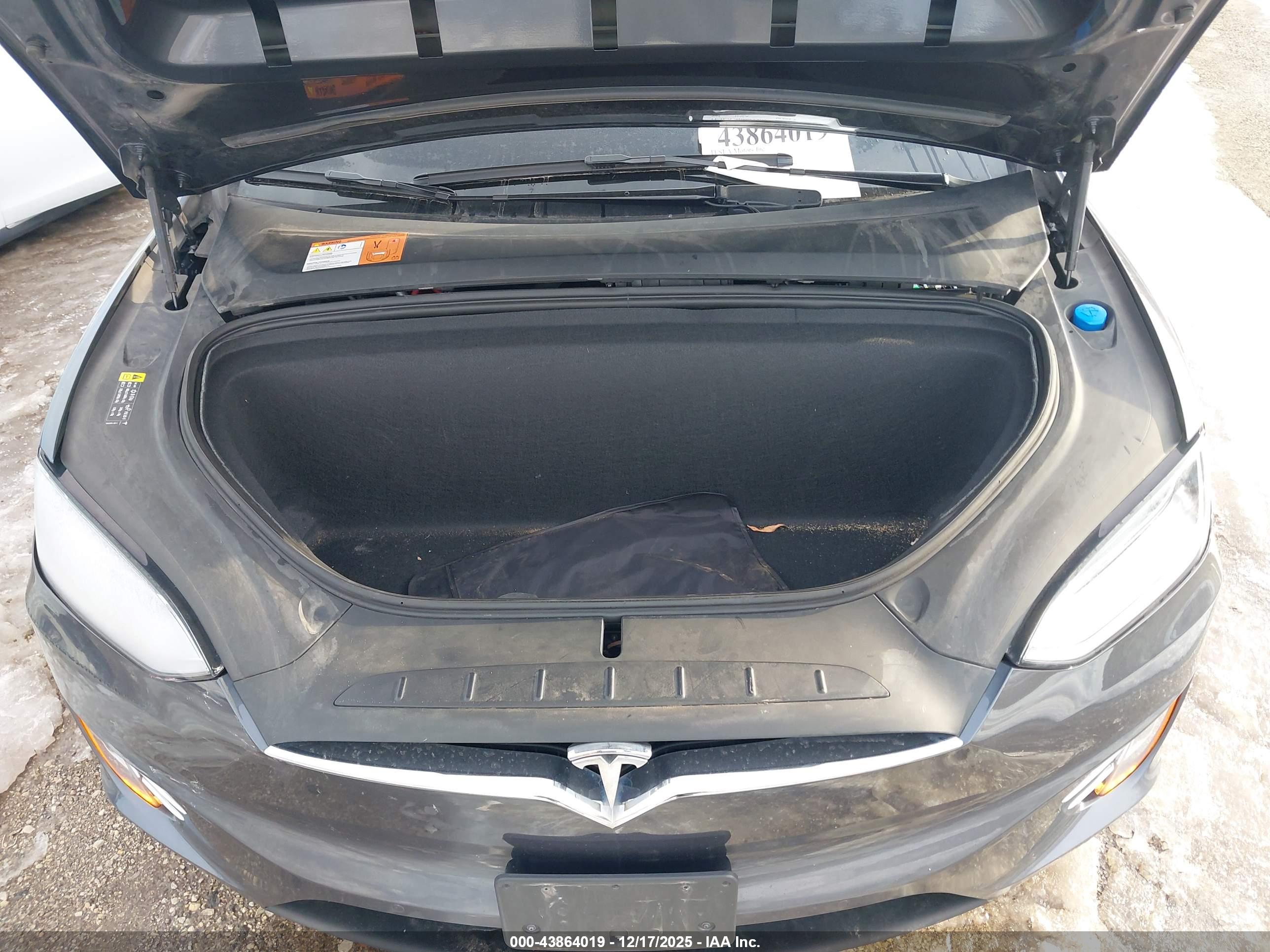 TESLA MODEL image 10
