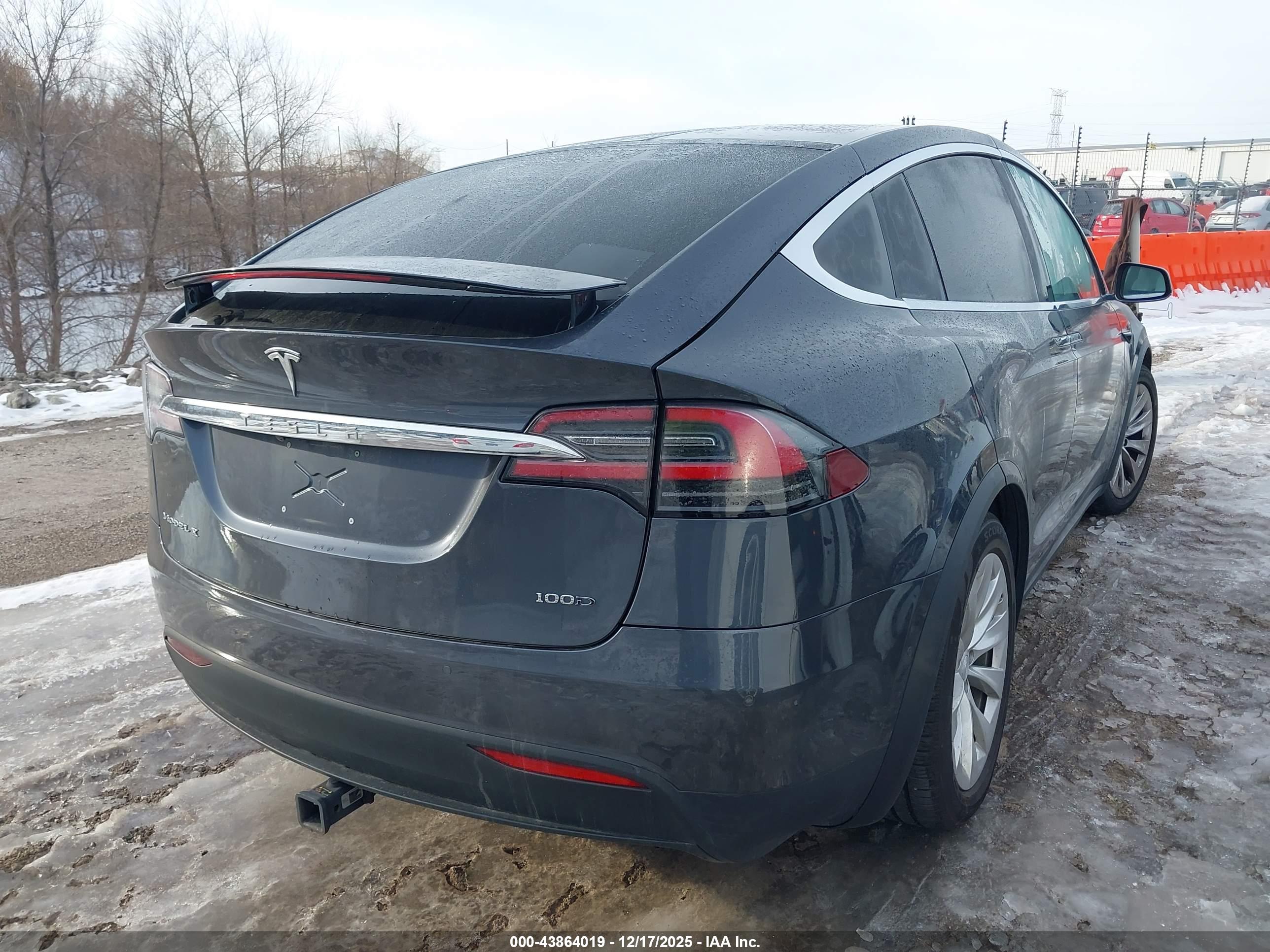 TESLA MODEL image 4