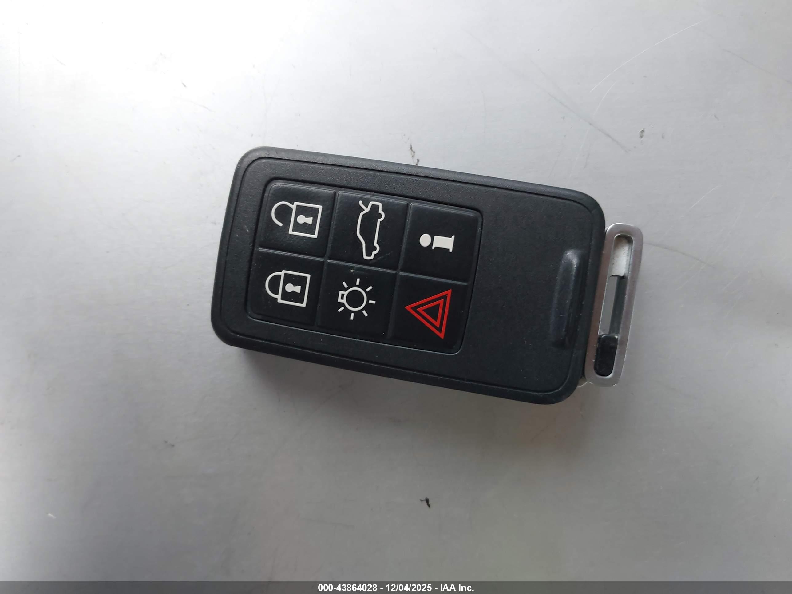 VOLVO V70 image 11