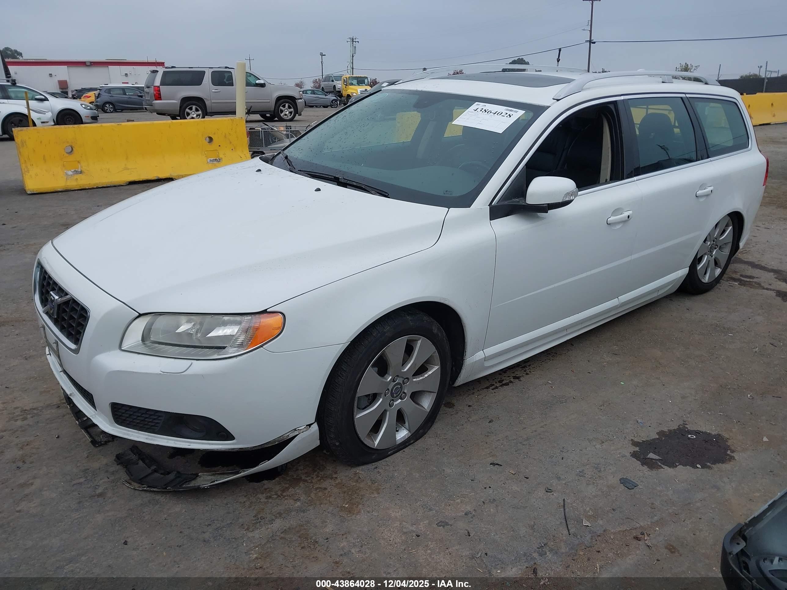 VOLVO V70 image 2