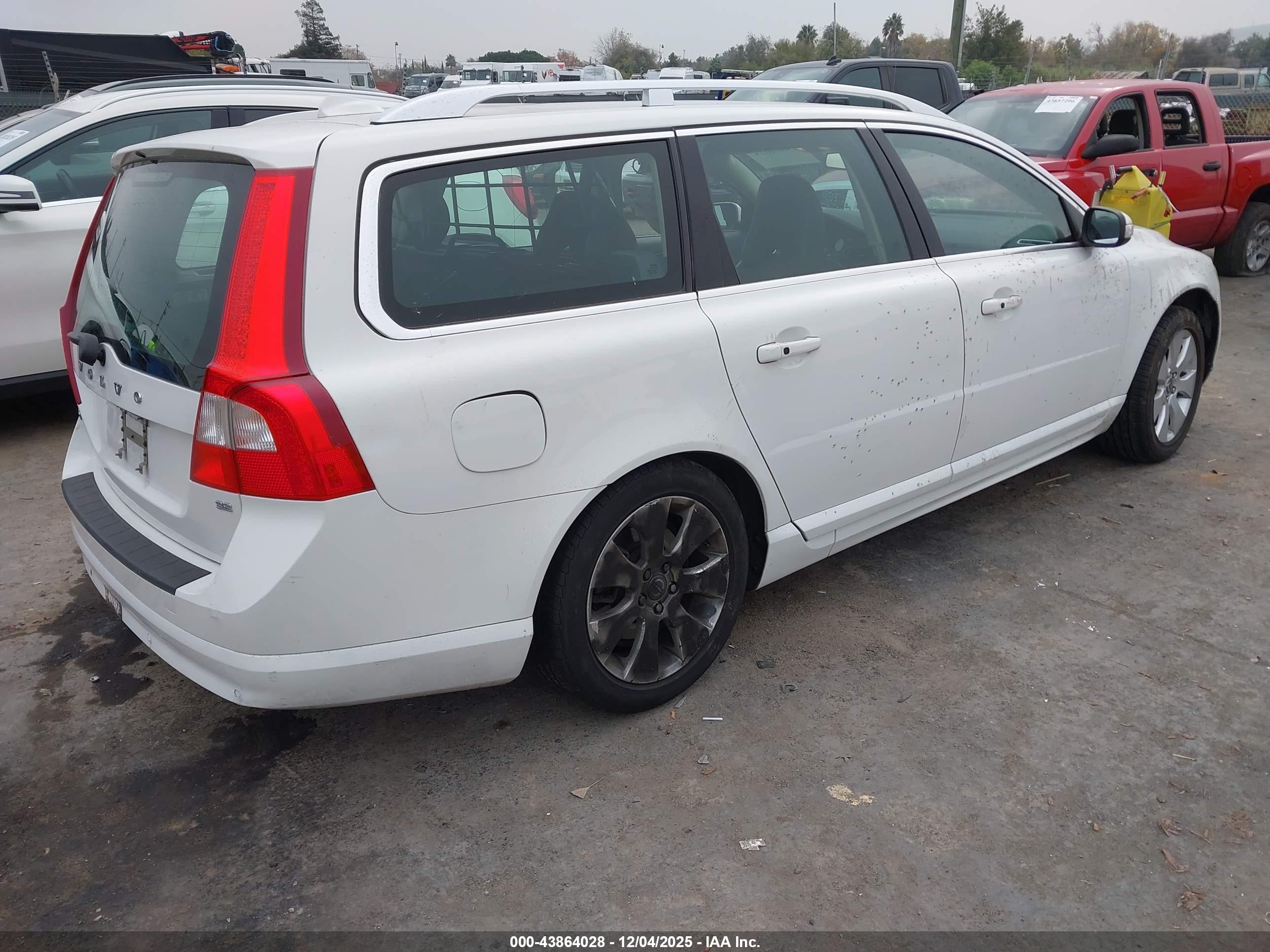VOLVO V70 image 4