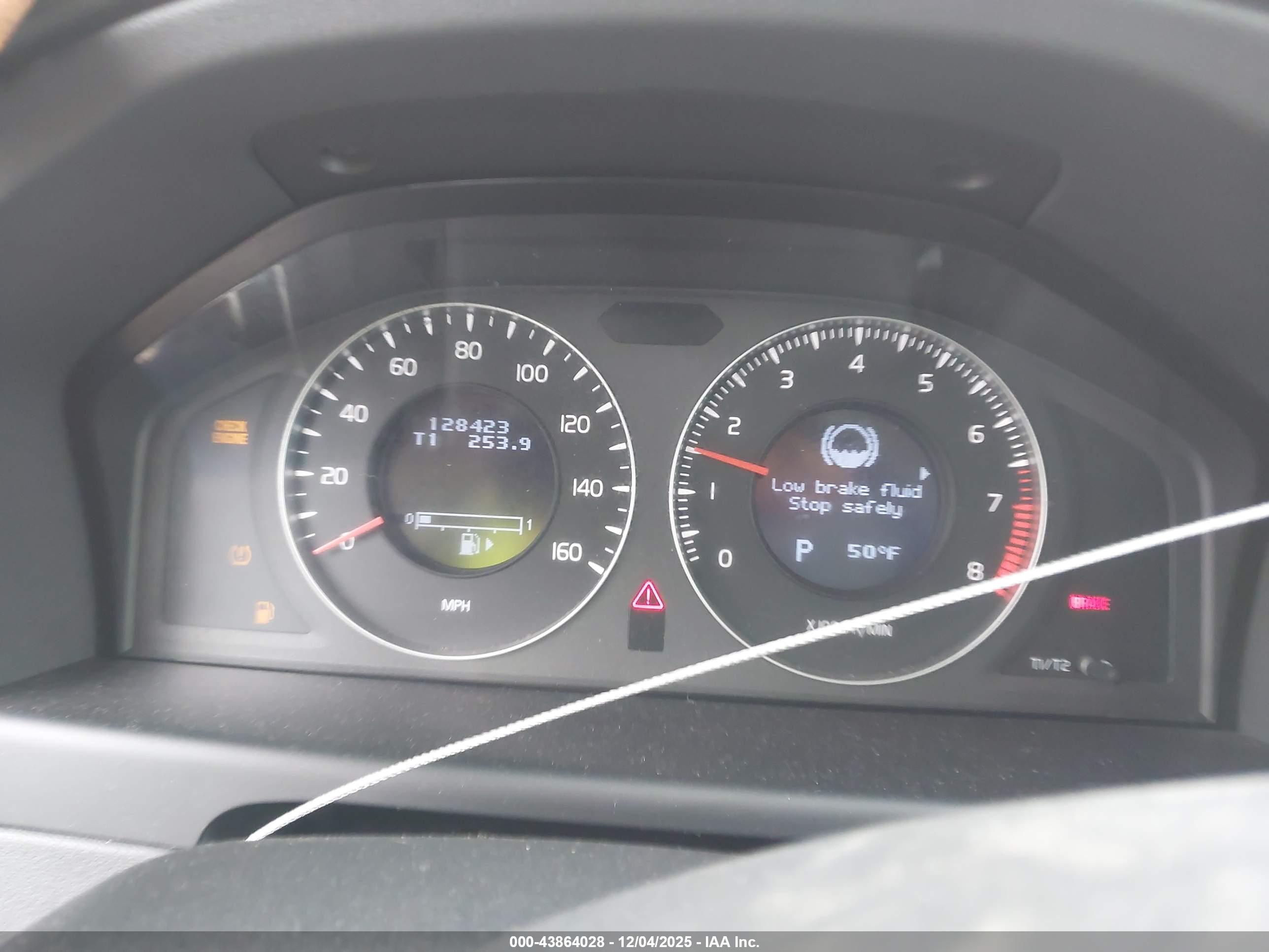 VOLVO V70 image 7