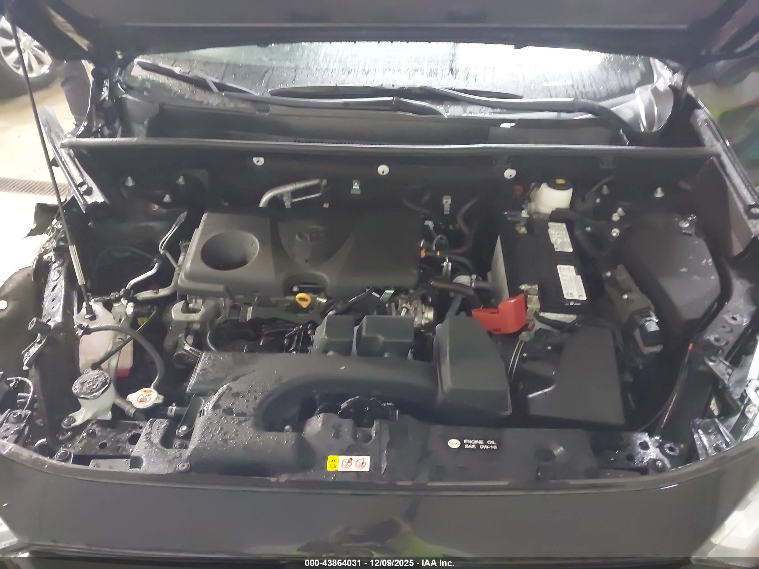 TOYOTA RAV4 image 10
