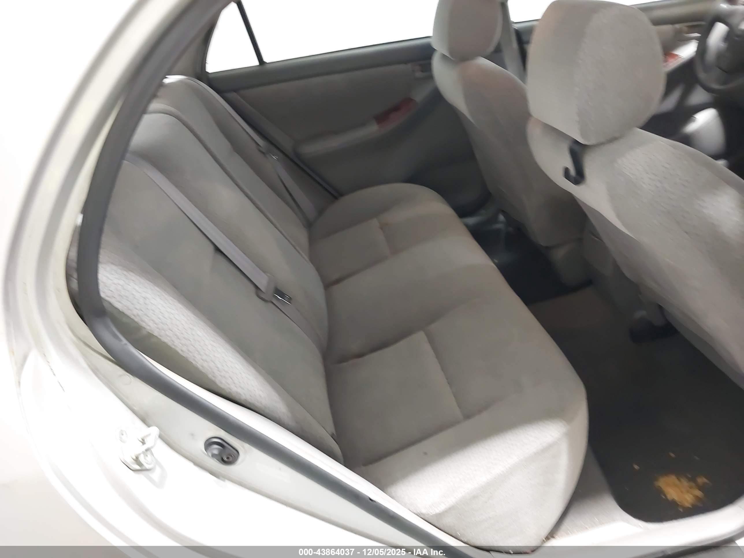 TOYOTA COROLLA image 8
