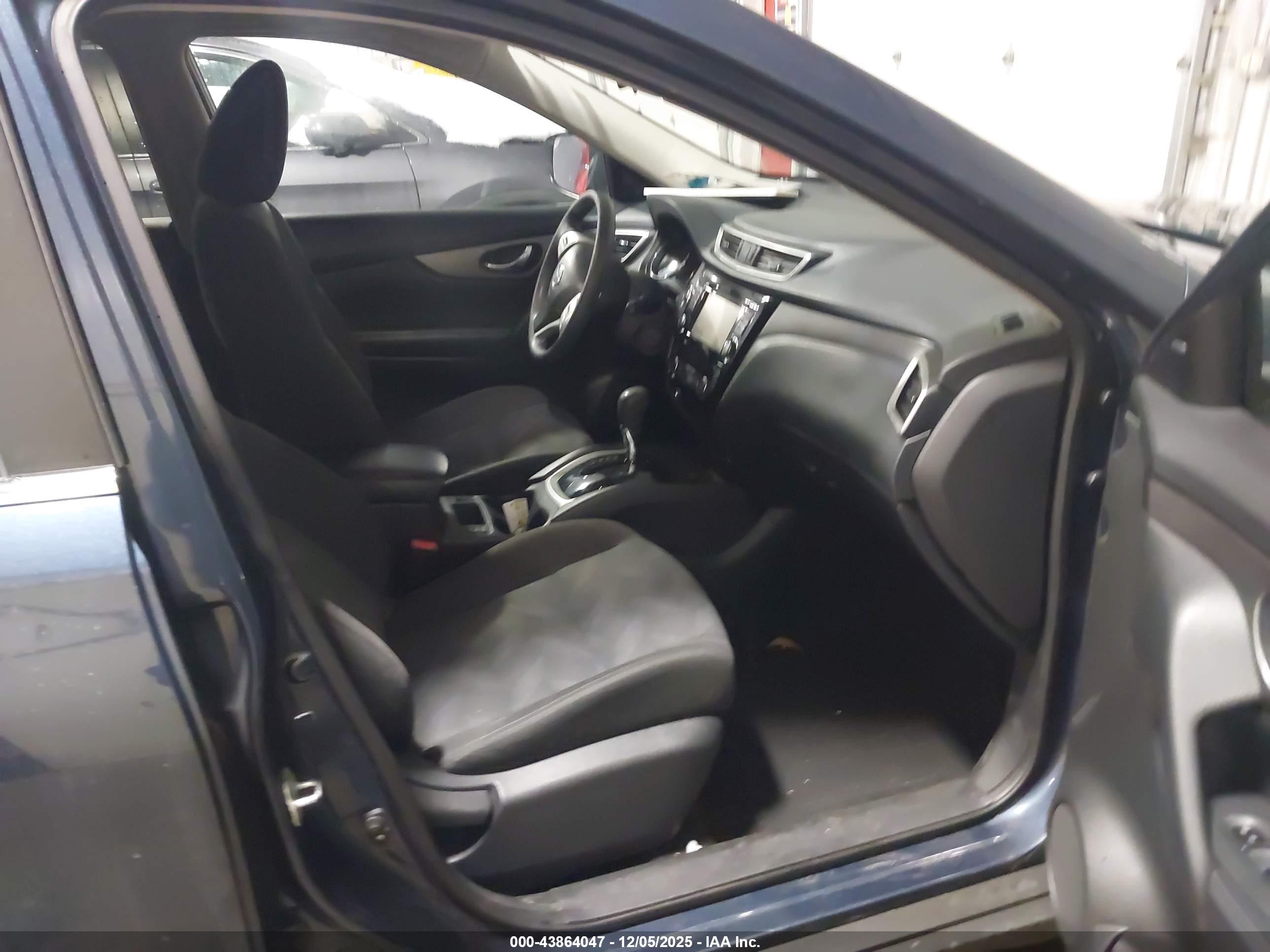 NISSAN ROGUE image 5