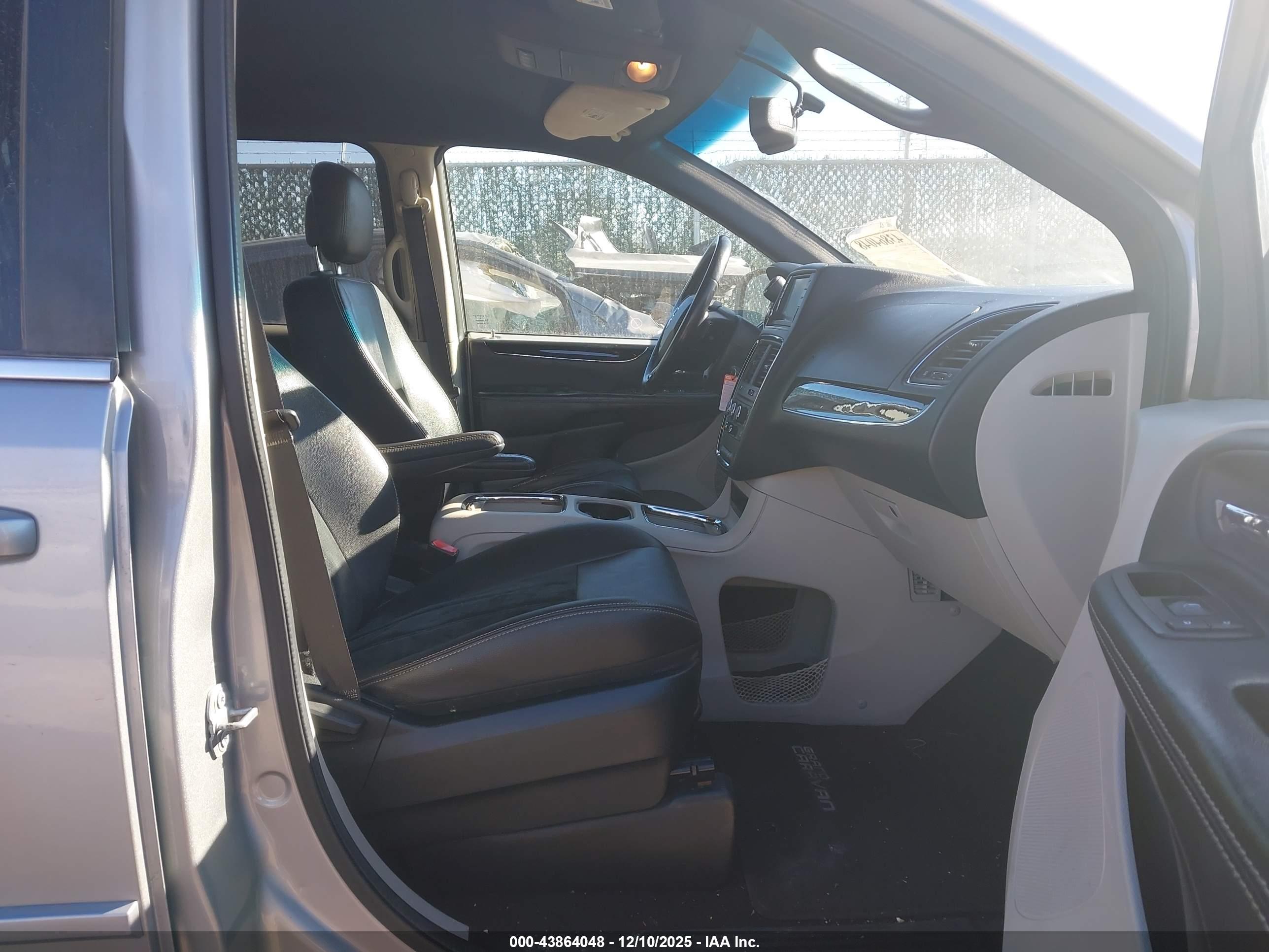 DODGE GRAND image 5