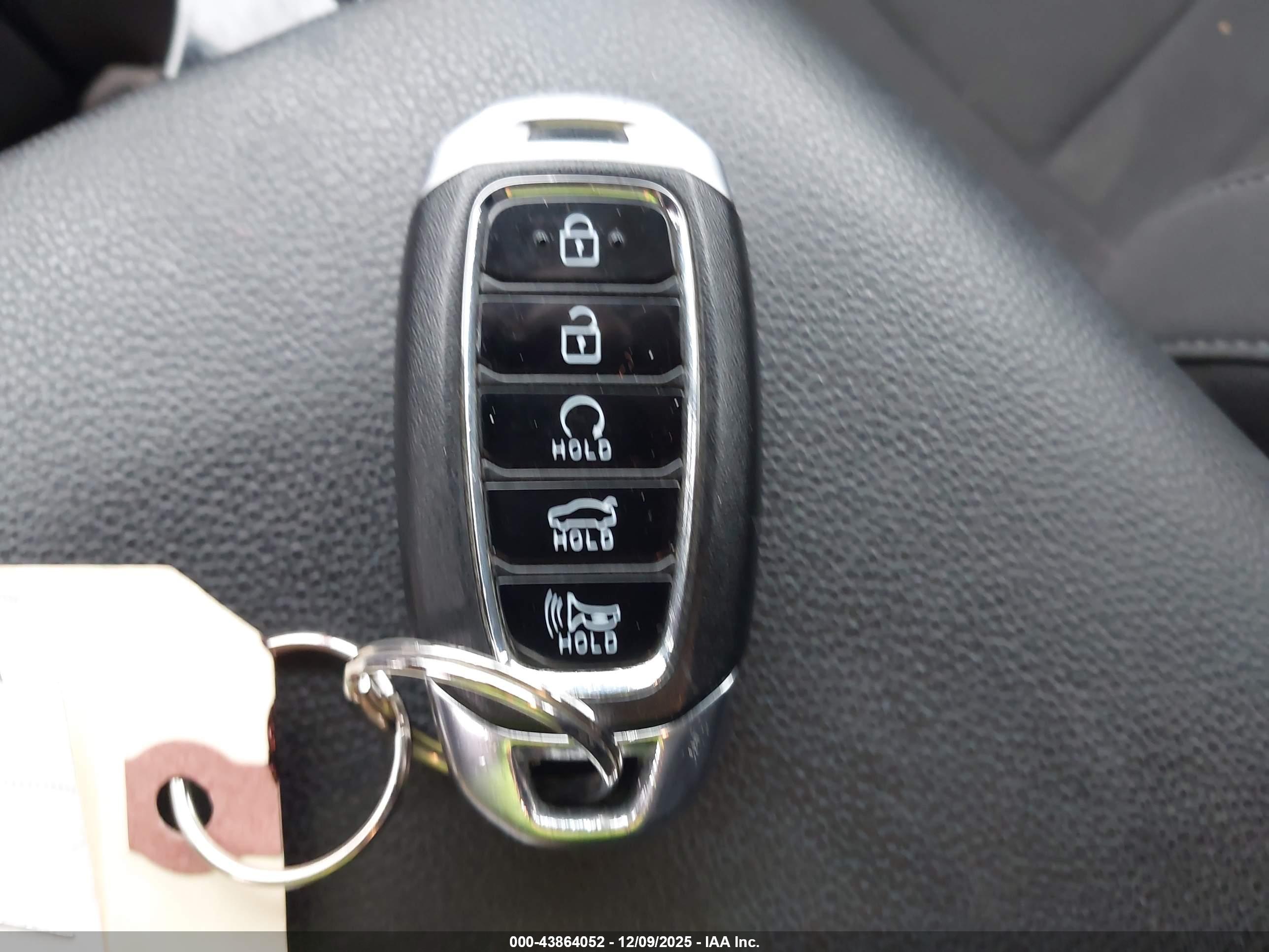 HYUNDAI ELANTRA image 11
