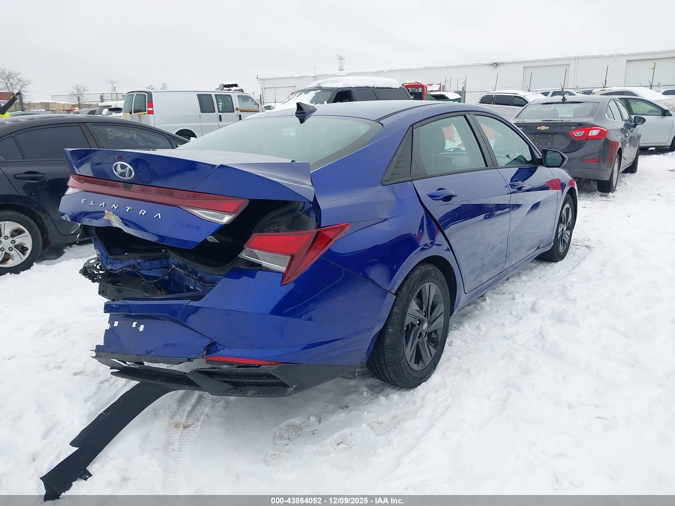 HYUNDAI ELANTRA image 4