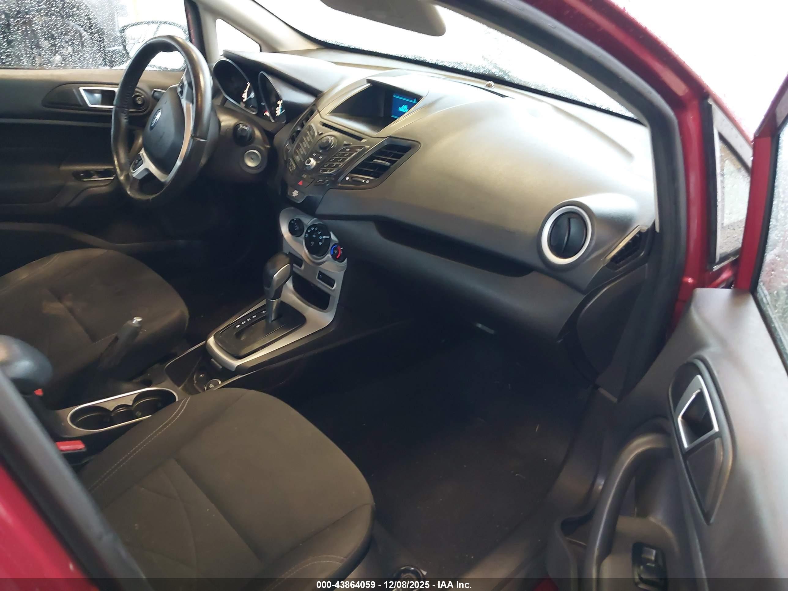 FORD FIESTA image 5