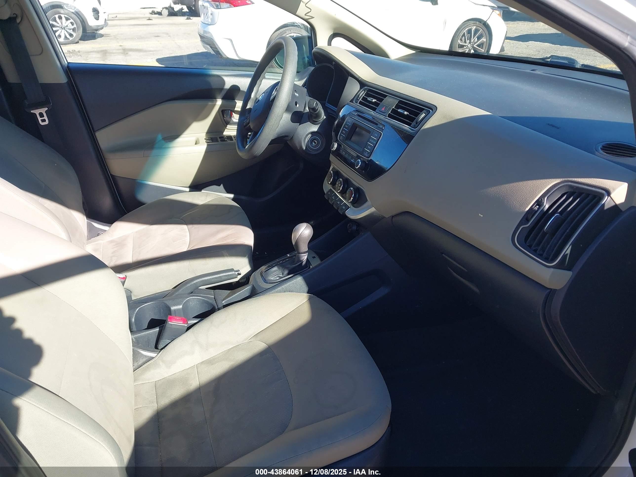KIA RIO image 5