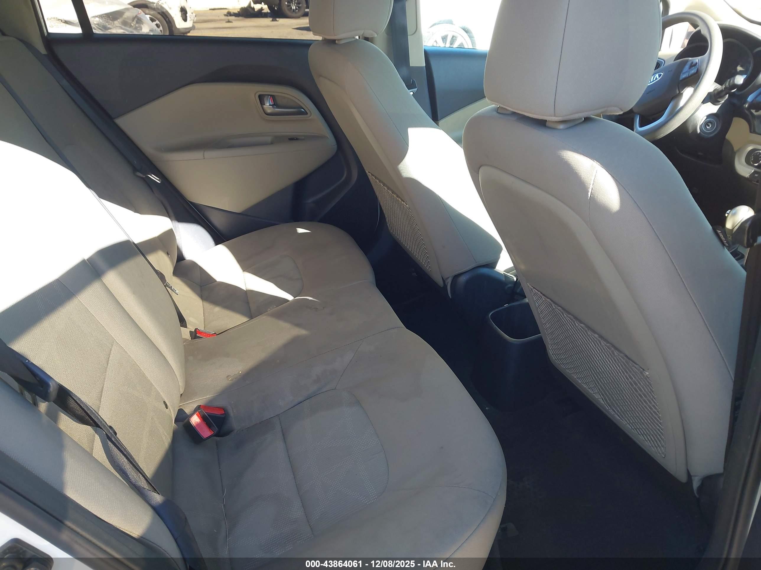 KIA RIO image 8