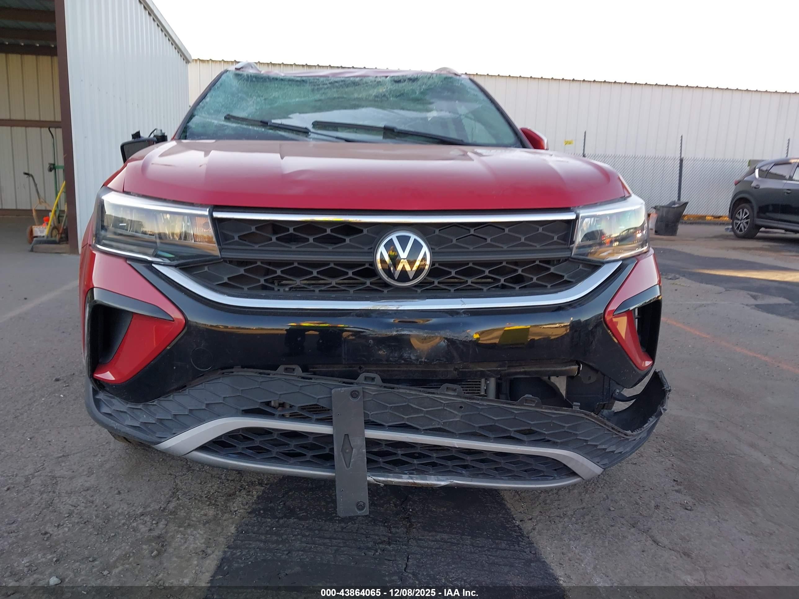 VOLKSWAGEN TAOS image 6