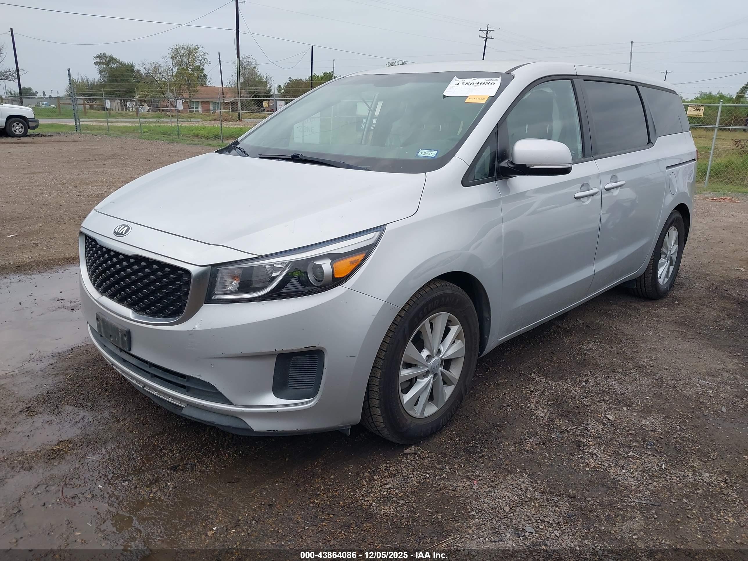 KIA SEDONA image 2