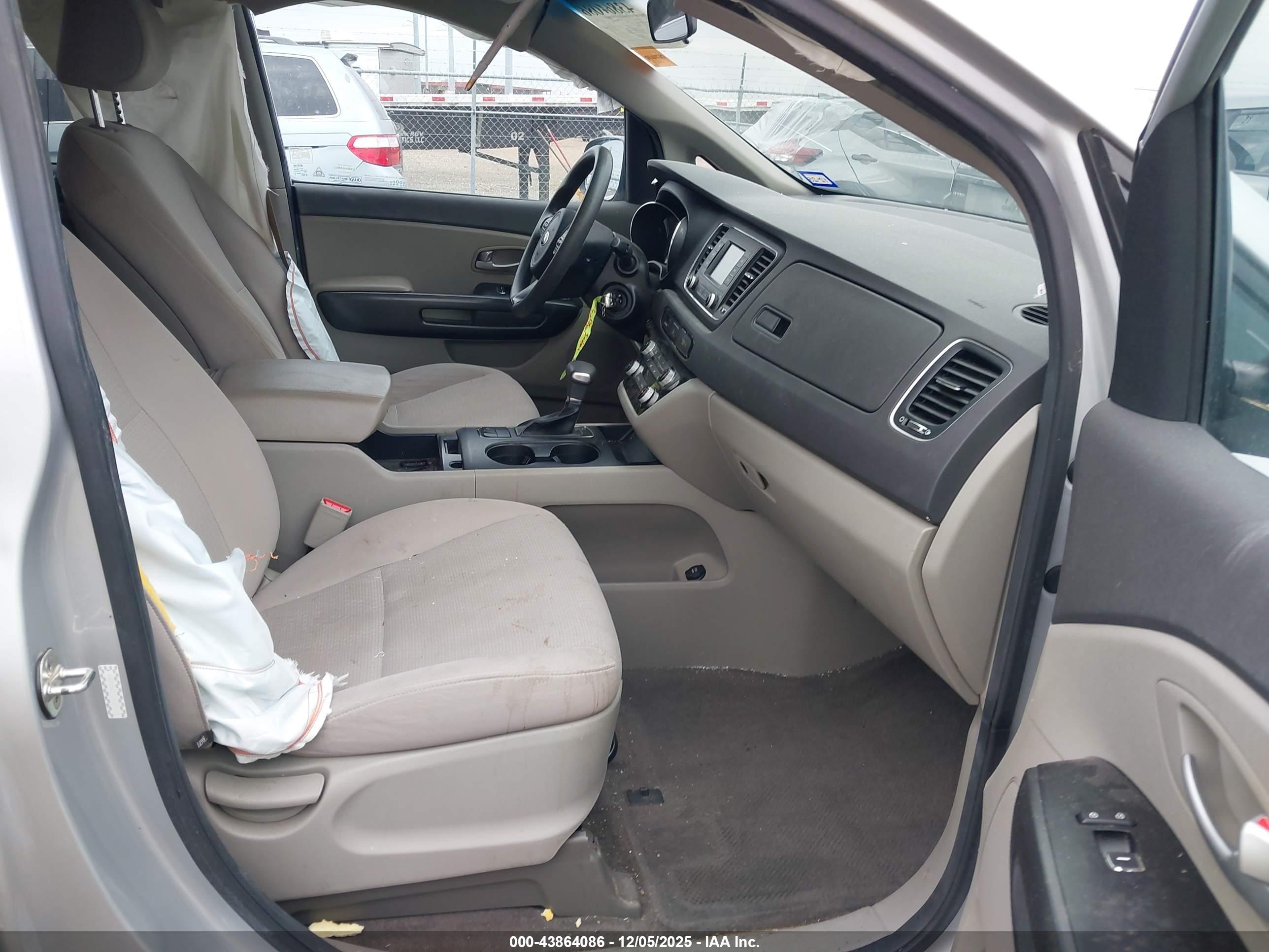 KIA SEDONA image 5