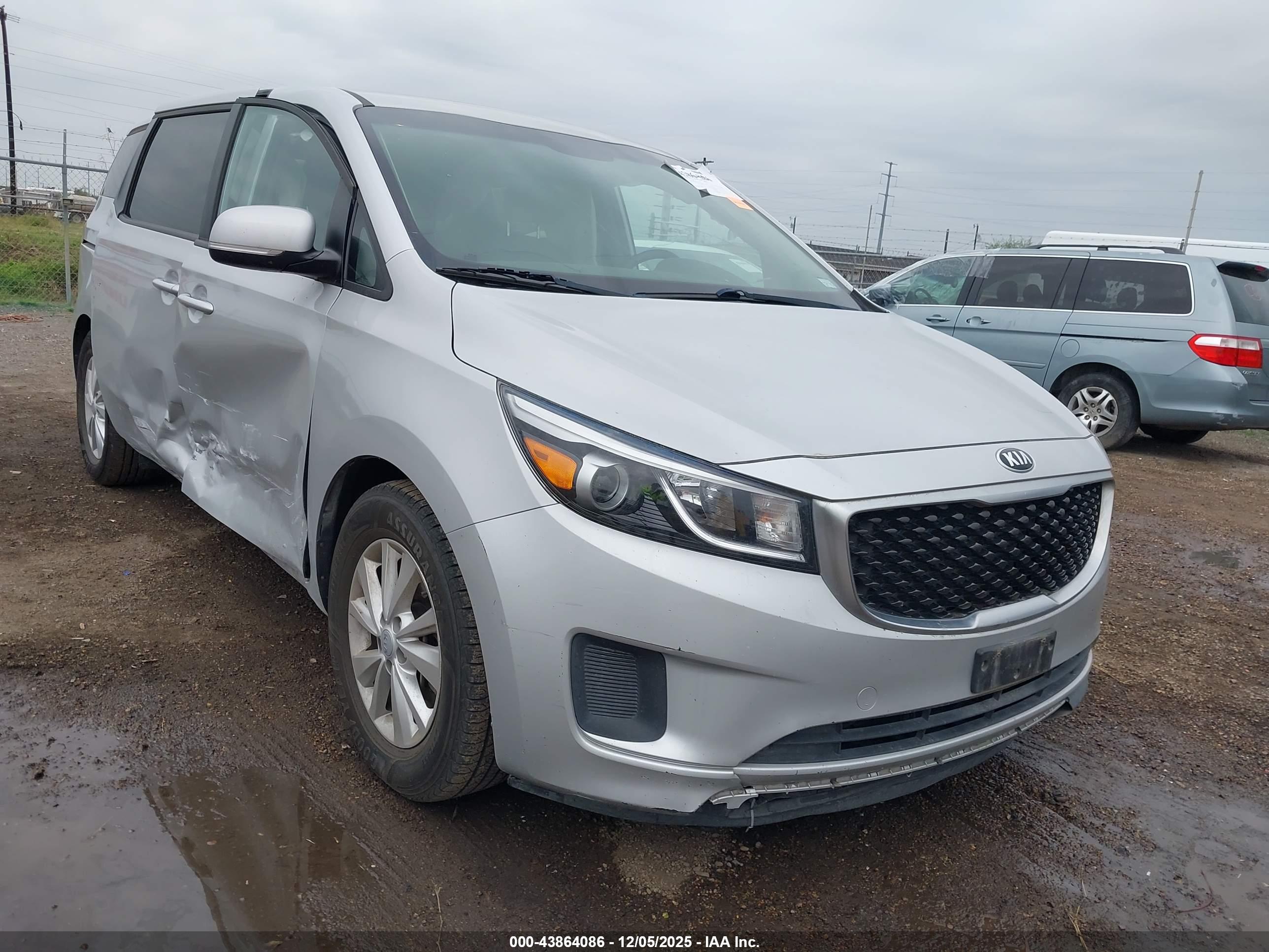 KIA SEDONA image 6