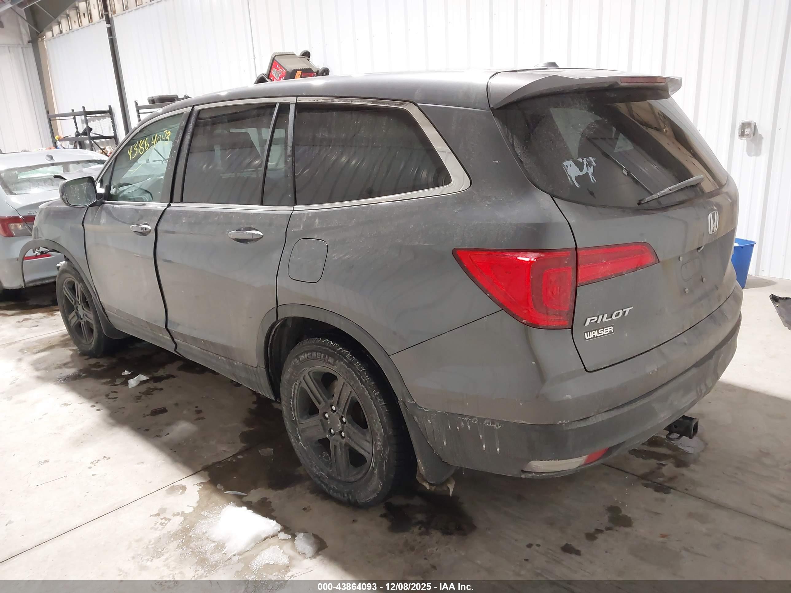 HONDA PILOT image 3