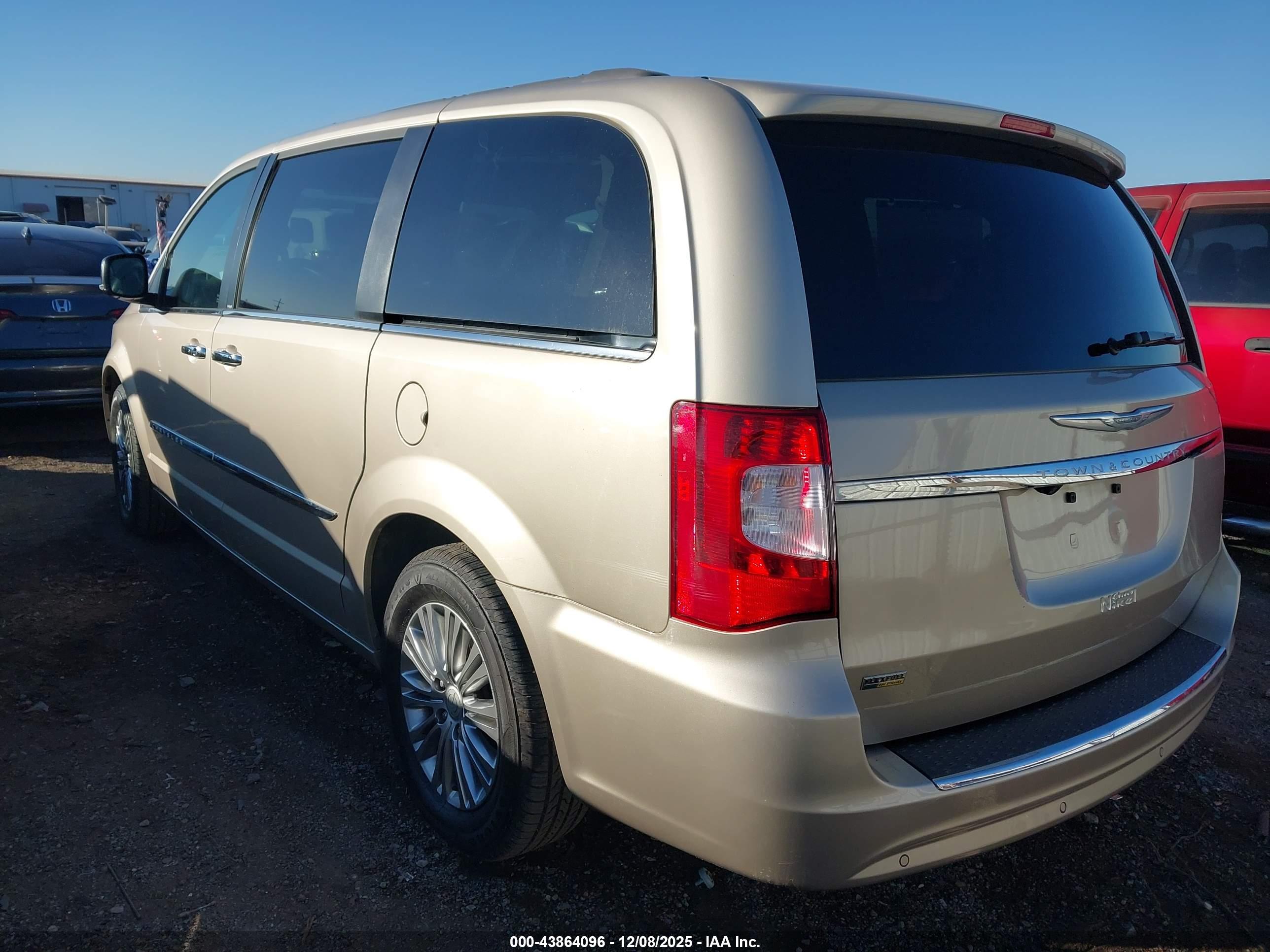CHRYSLER TOWN image 3