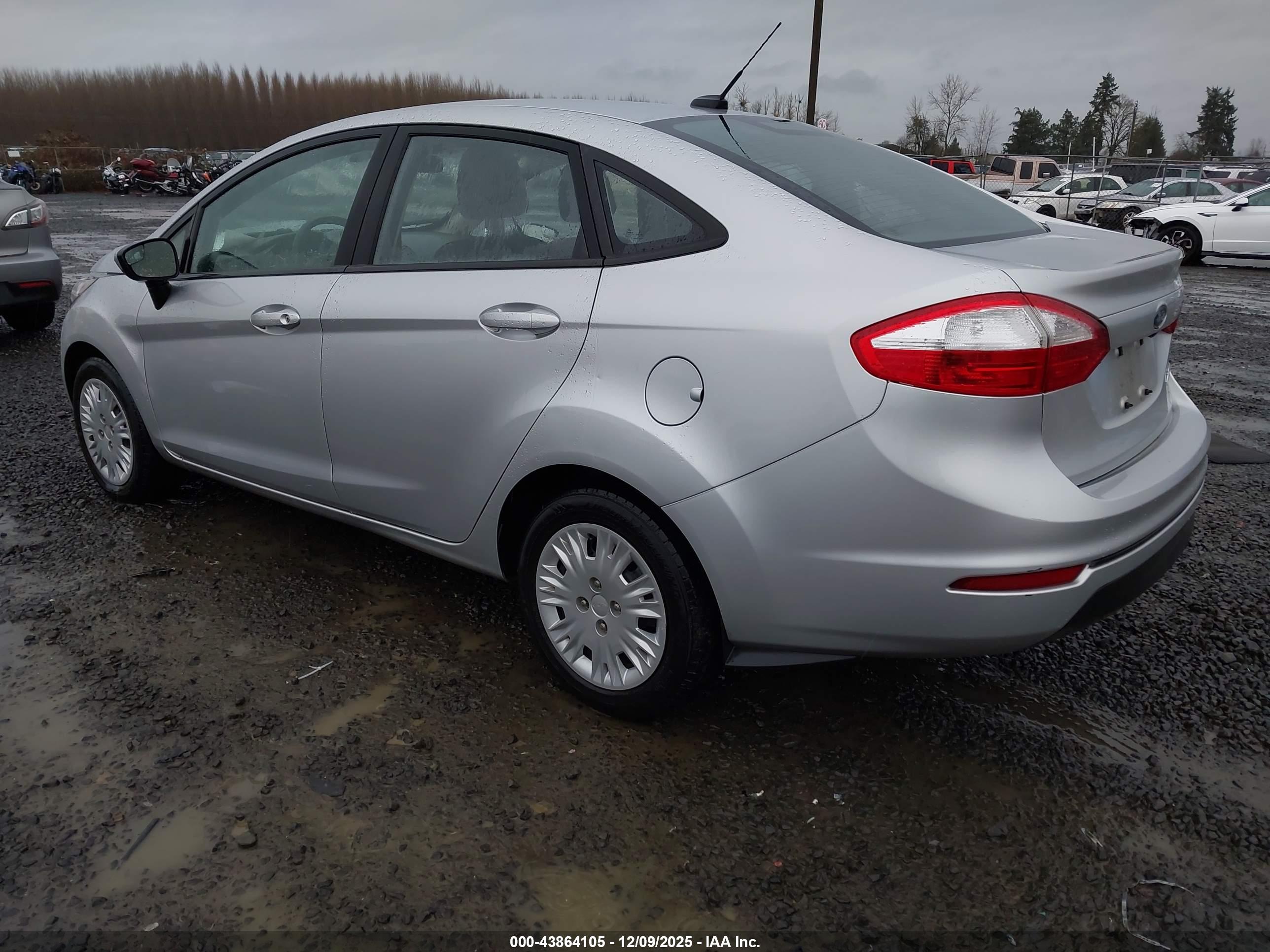 FORD FIESTA image 3