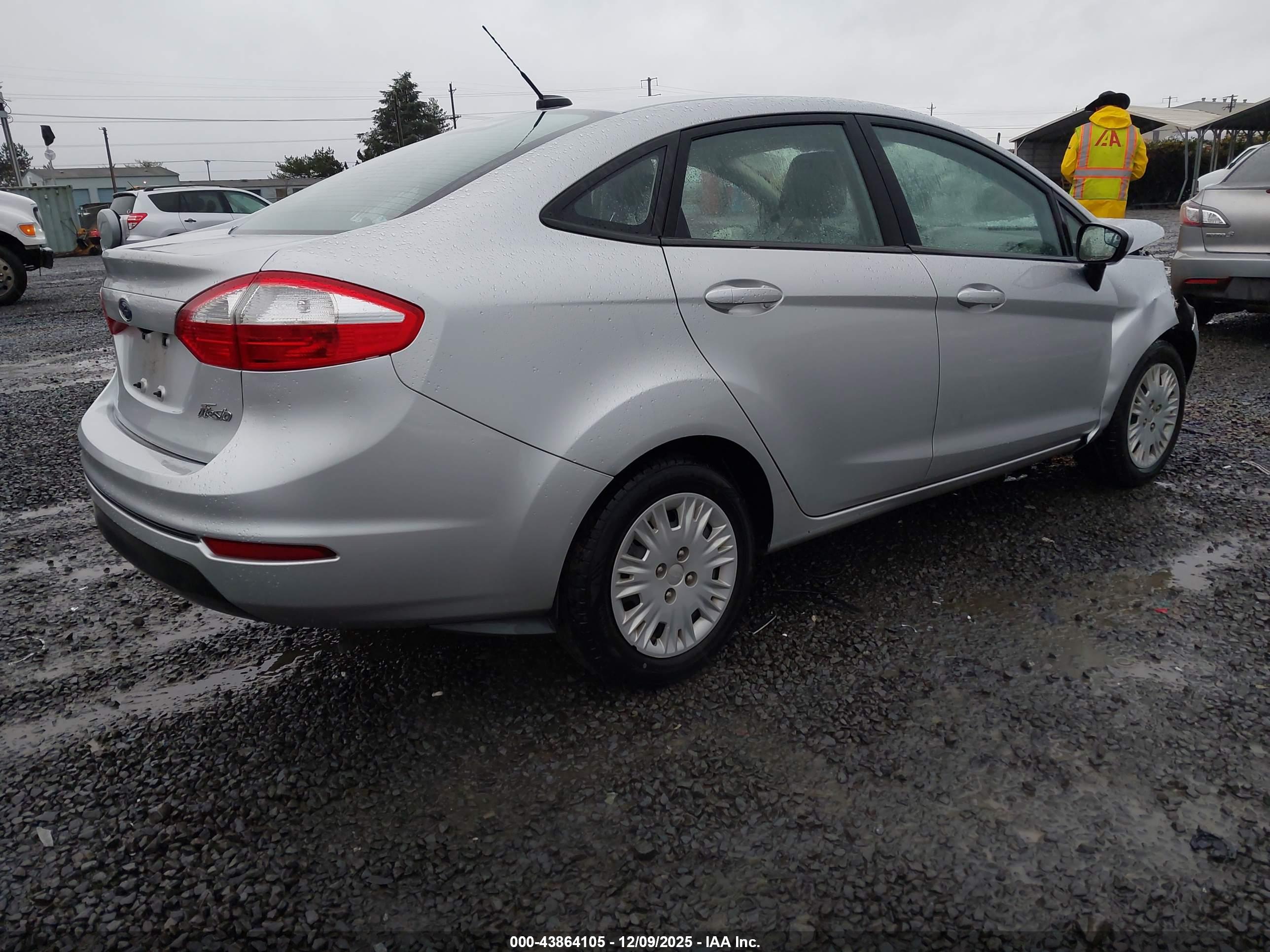 FORD FIESTA image 4