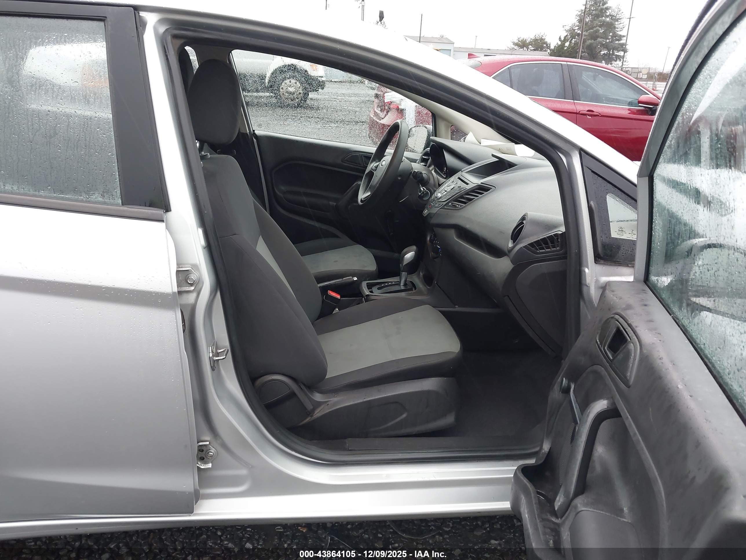 FORD FIESTA image 5