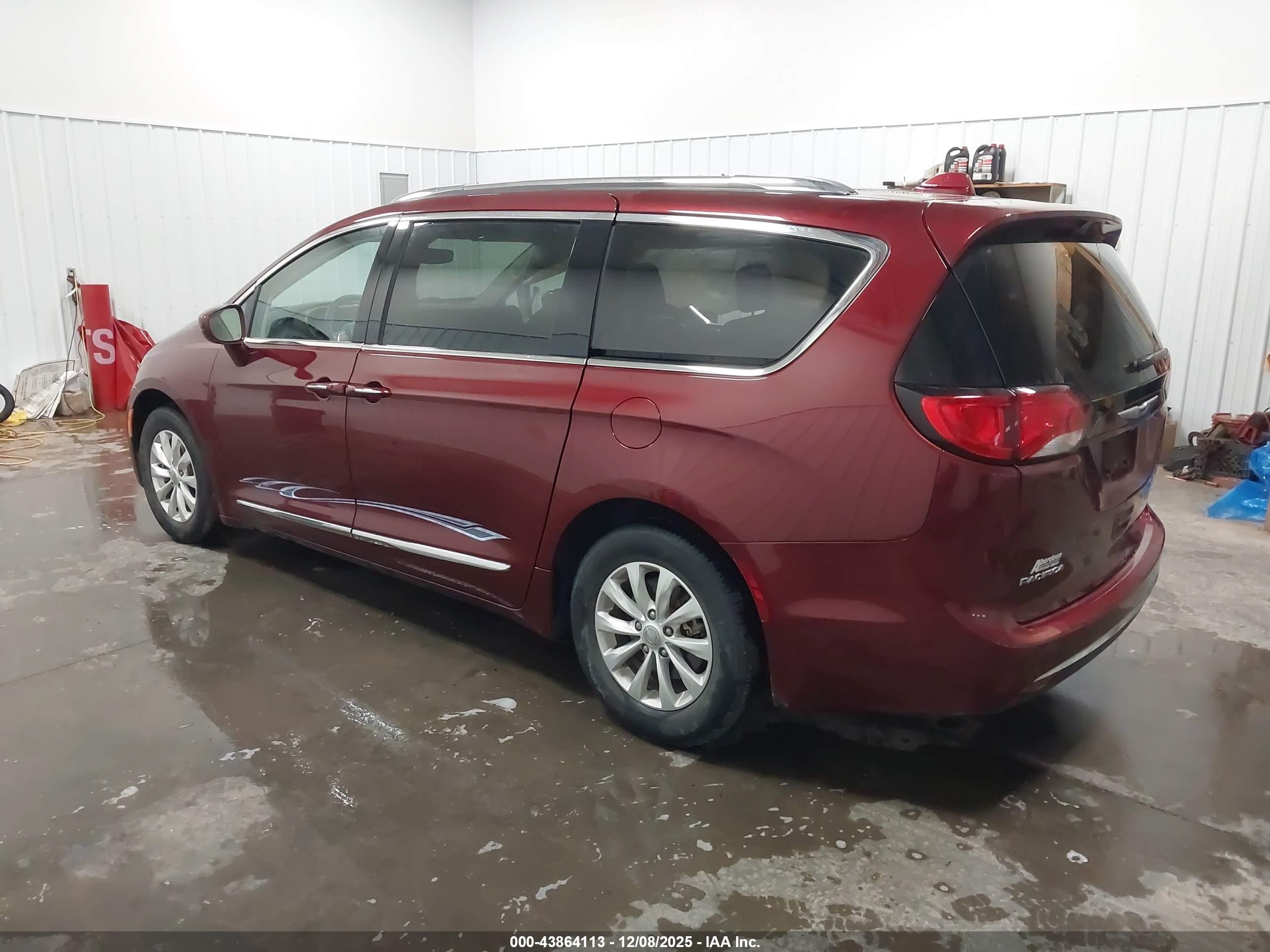 CHRYSLER PACIFICA image 3