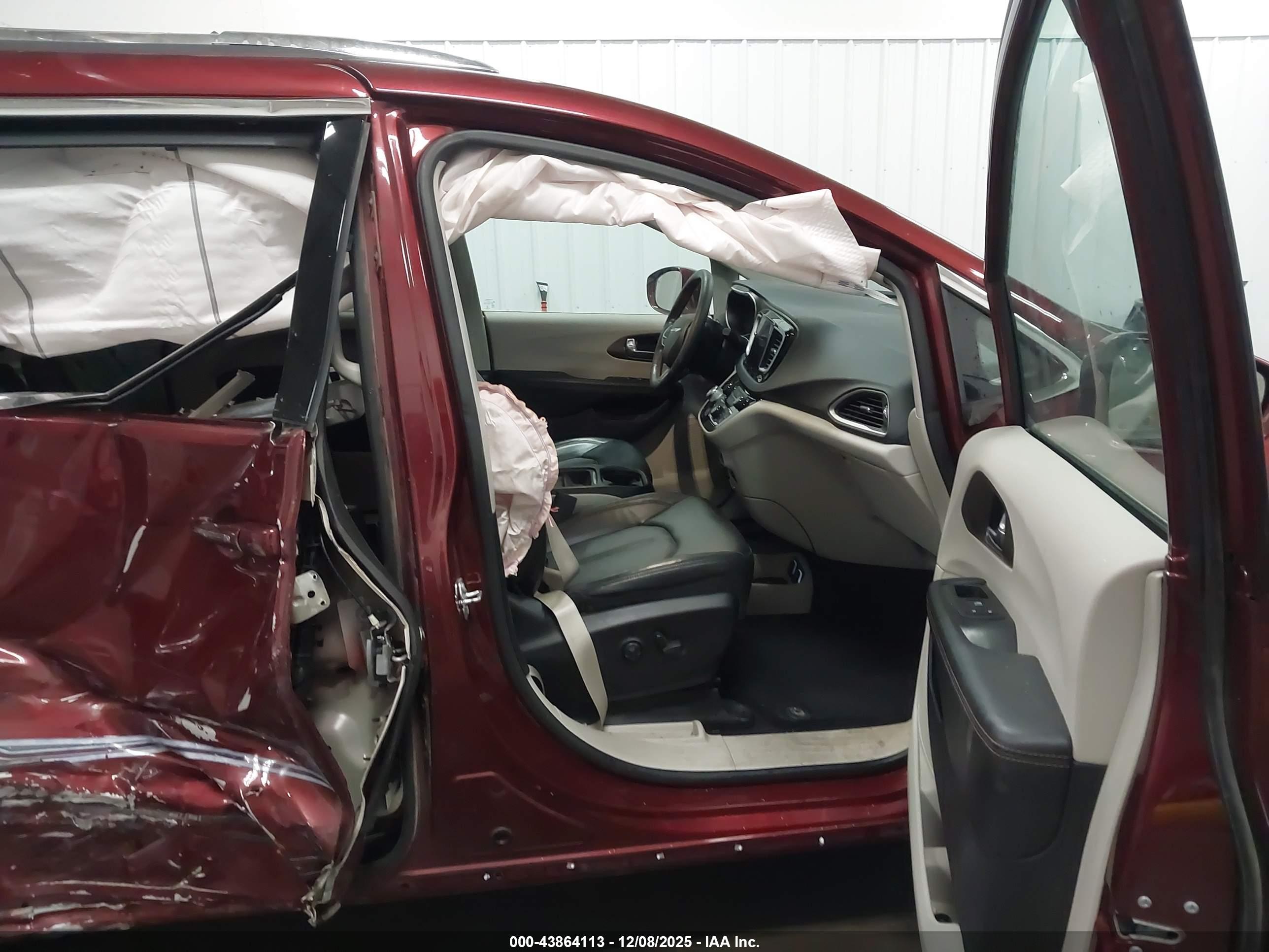 CHRYSLER PACIFICA image 5