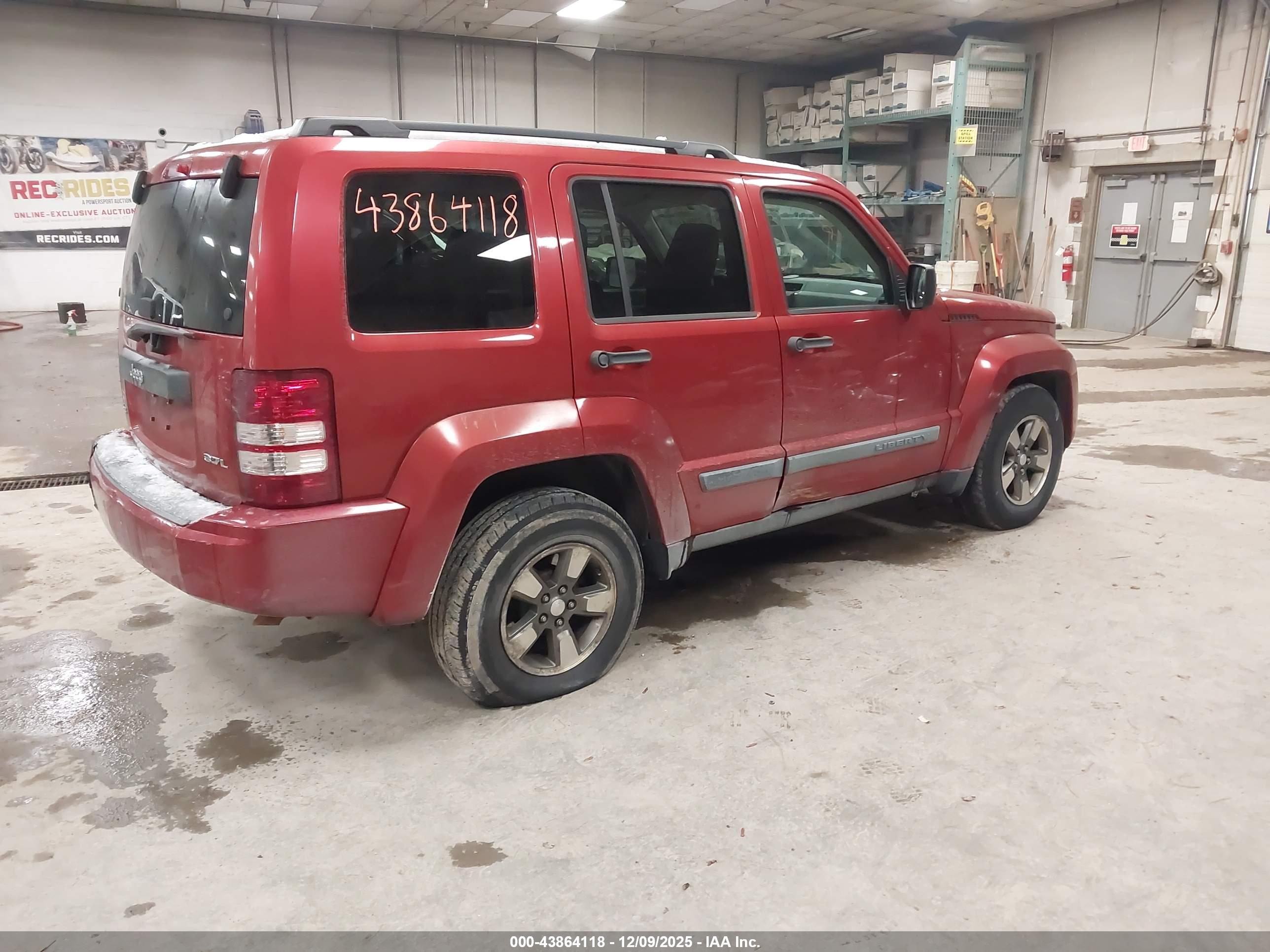 JEEP LIBERTY image 4