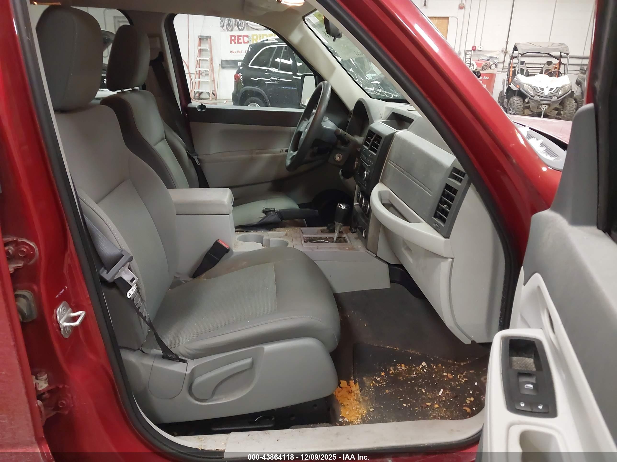 JEEP LIBERTY image 5