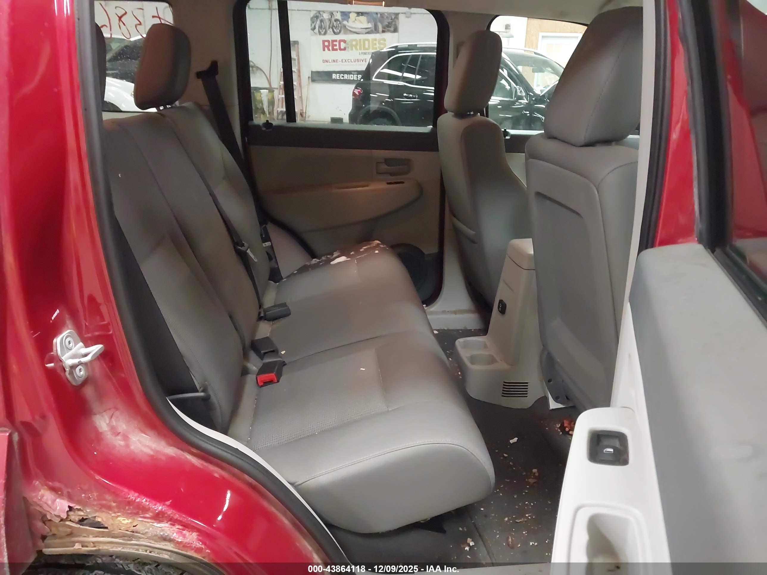 JEEP LIBERTY image 8