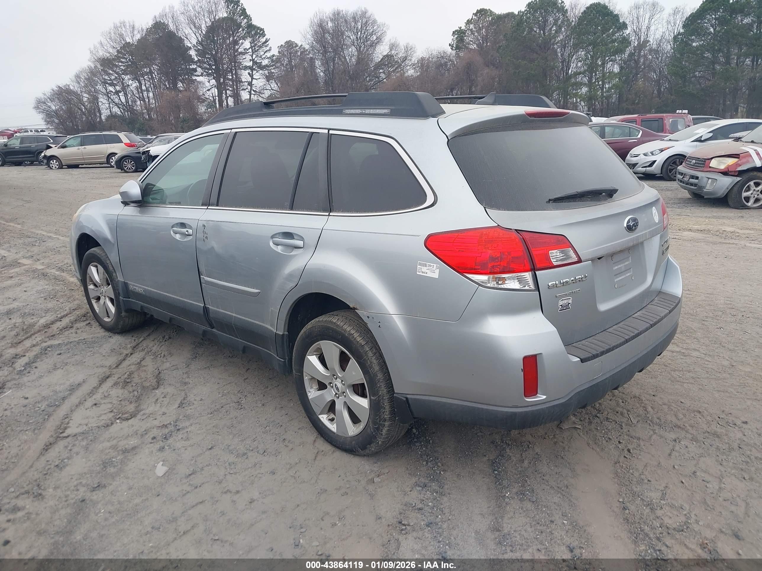 SUBARU OUTBACK image 3