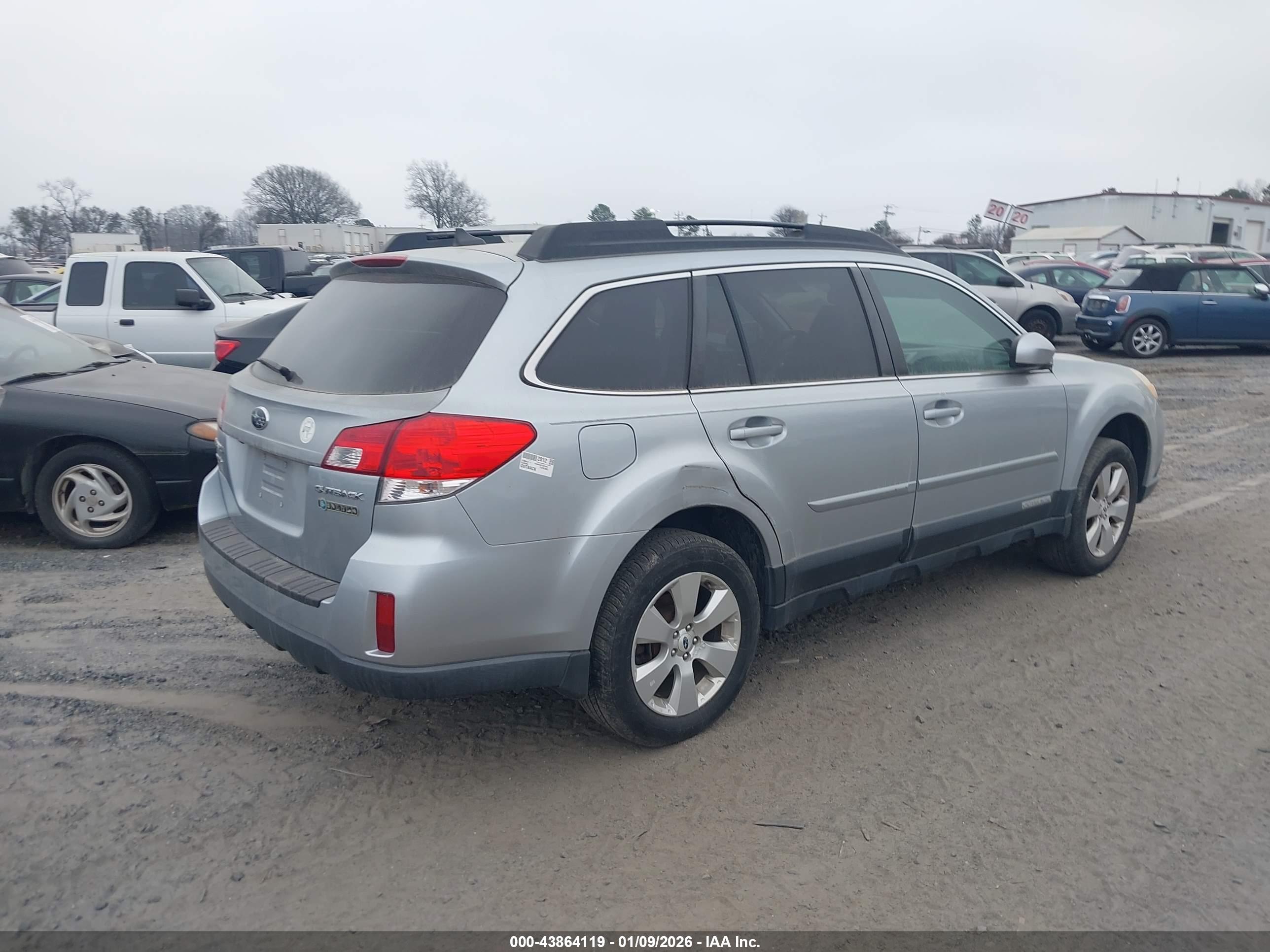 SUBARU OUTBACK image 4