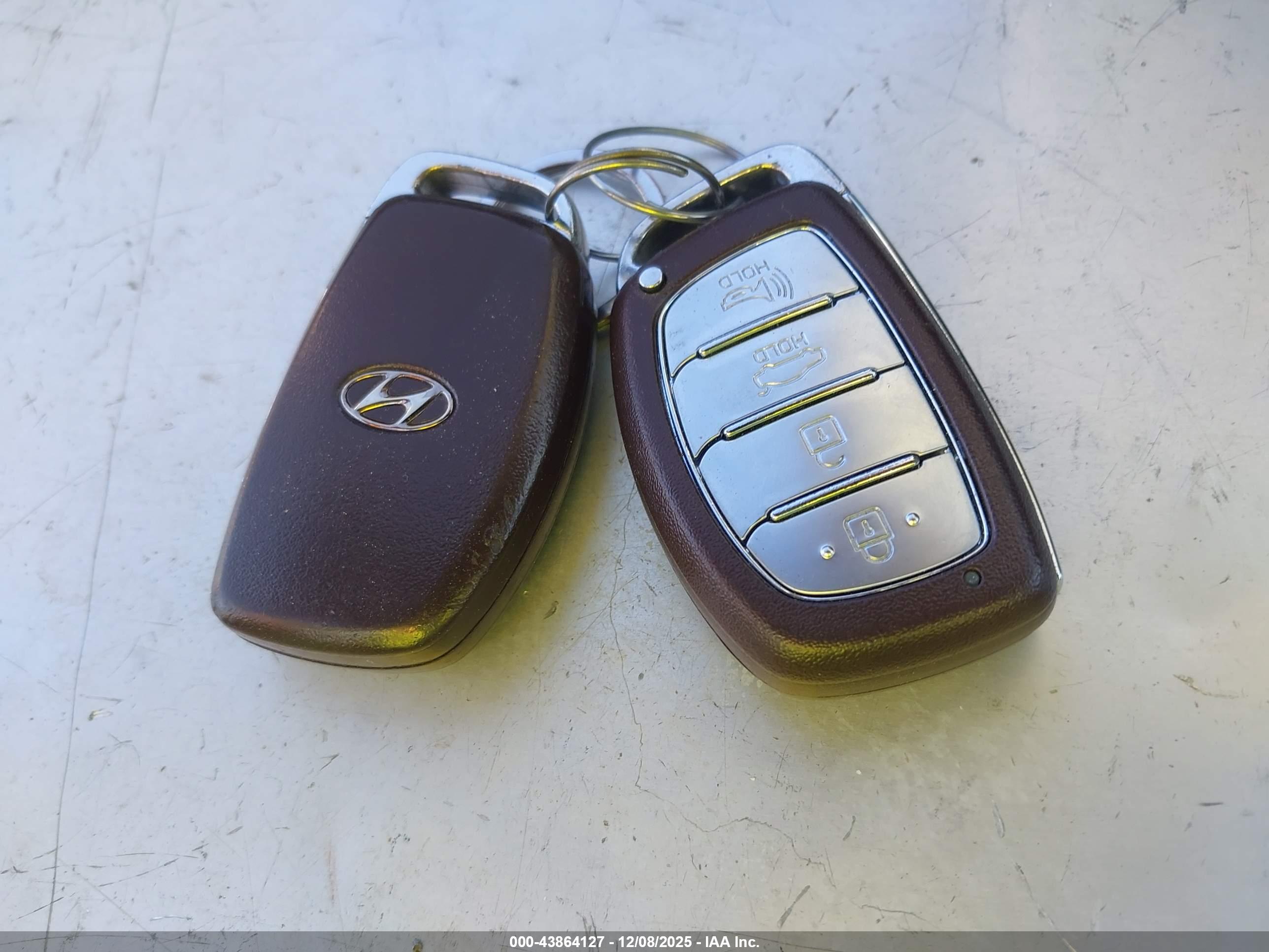 HYUNDAI ELANTRA image 11