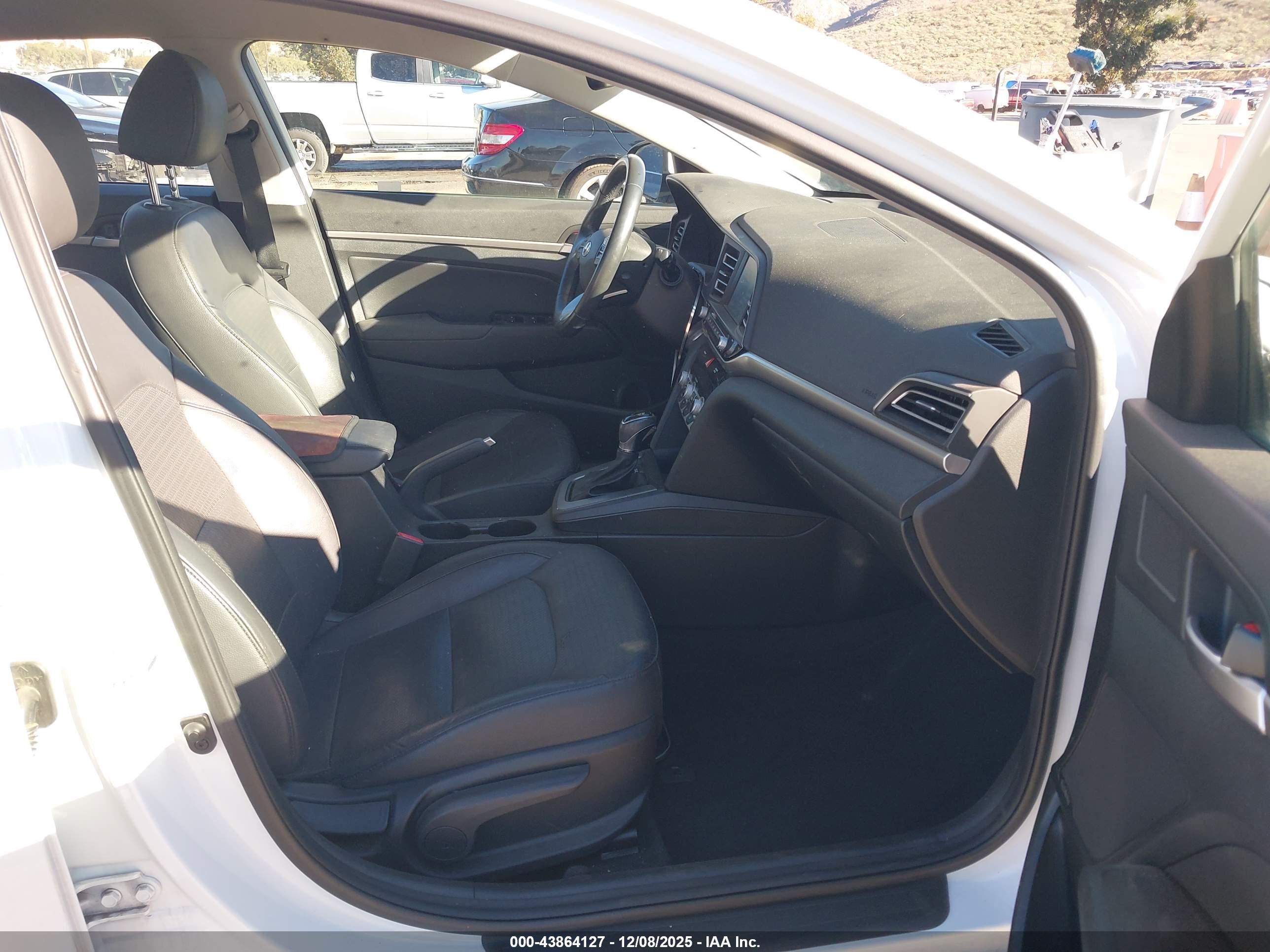 HYUNDAI ELANTRA image 5