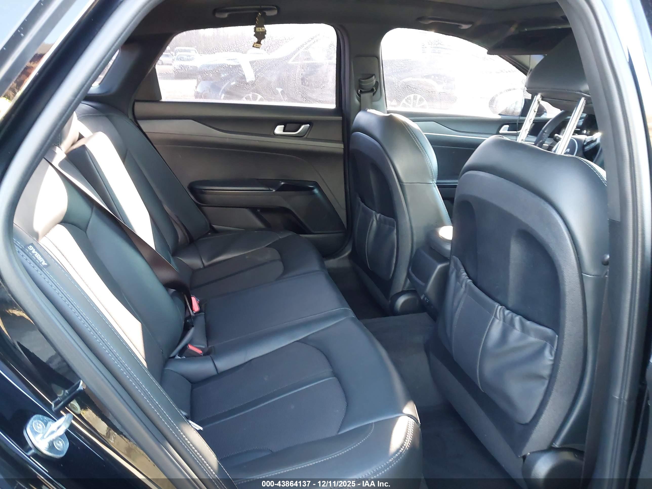 KIA K5 image 8